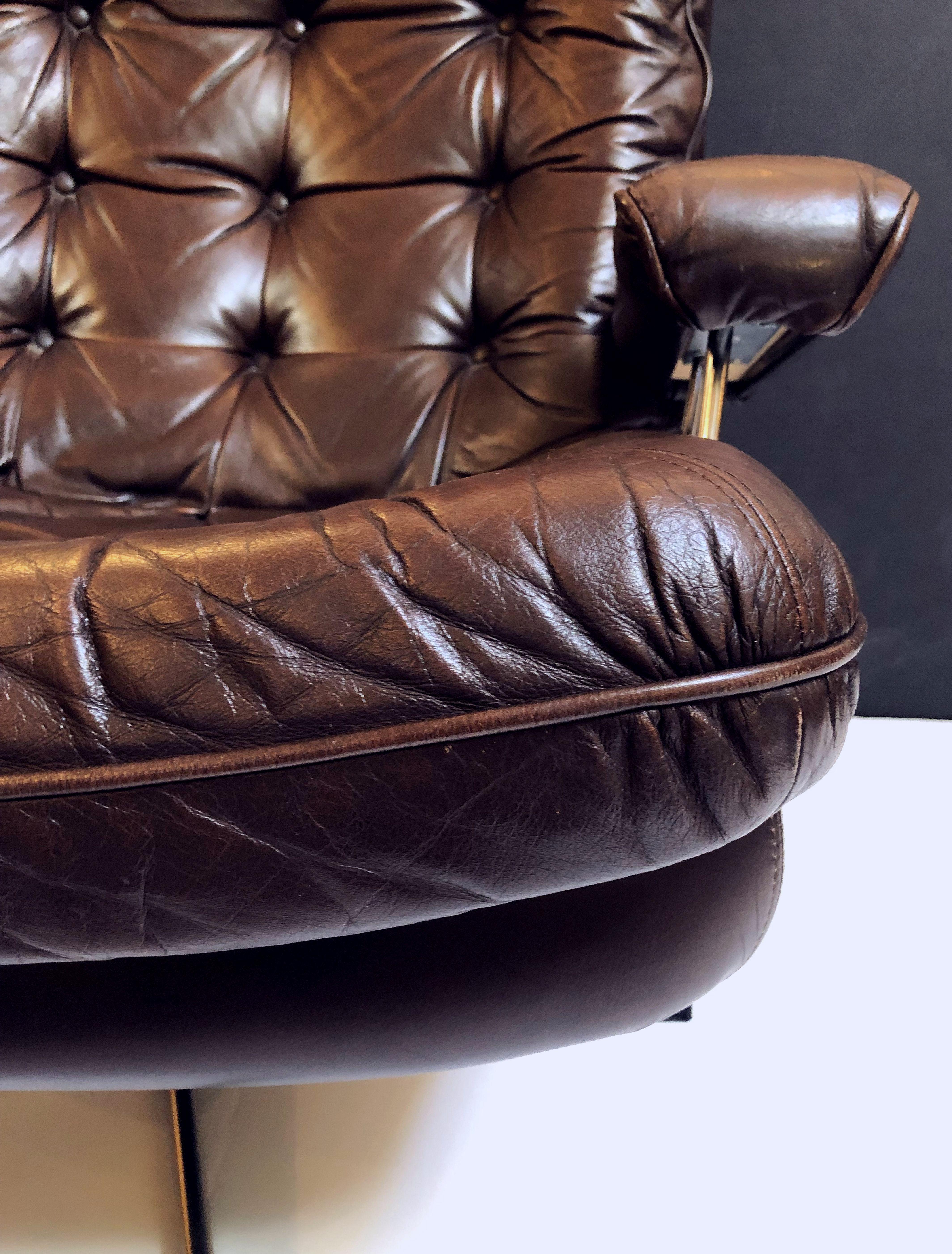 Danish Swivel Lounge Chair of Tufted Leather 3