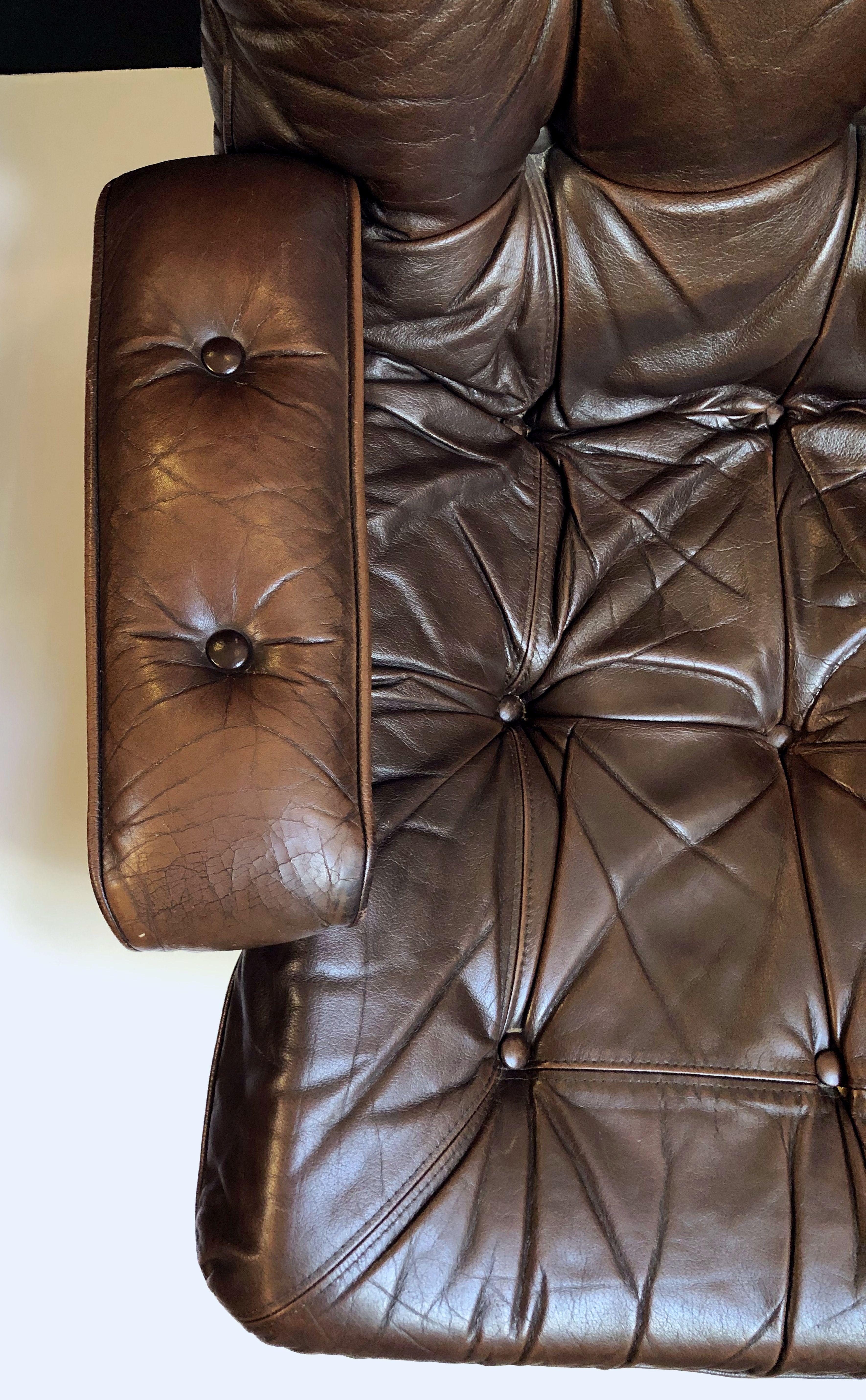 Danish Swivel Lounge Chair of Tufted Leather 4