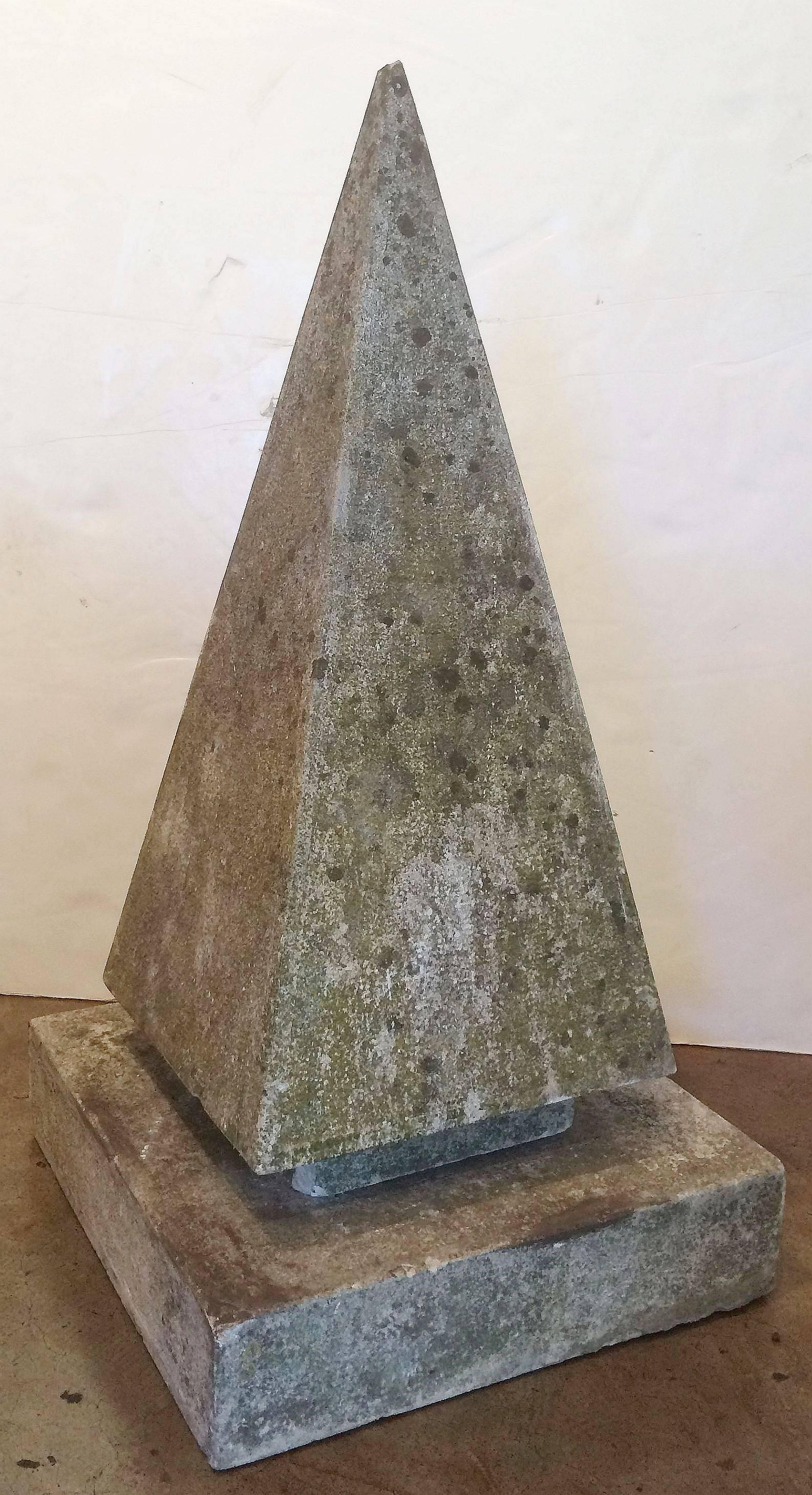Pair of Extra Large English Garden Stone Obelisk Copings In Excellent Condition In Austin, TX