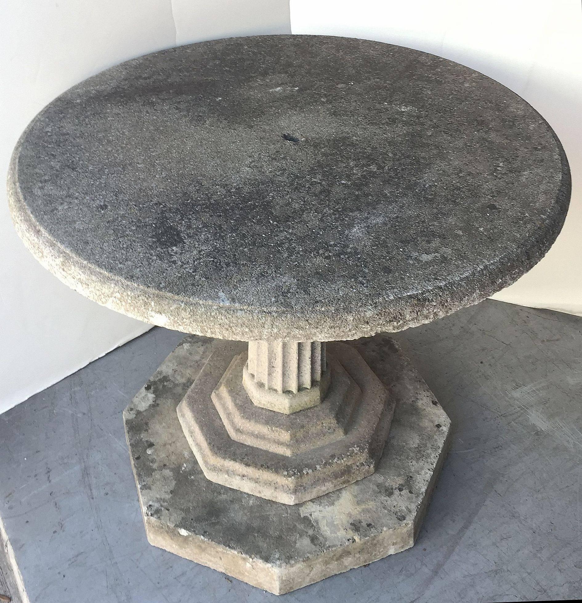 English Round Garden Stone Table In Excellent Condition In Austin, TX