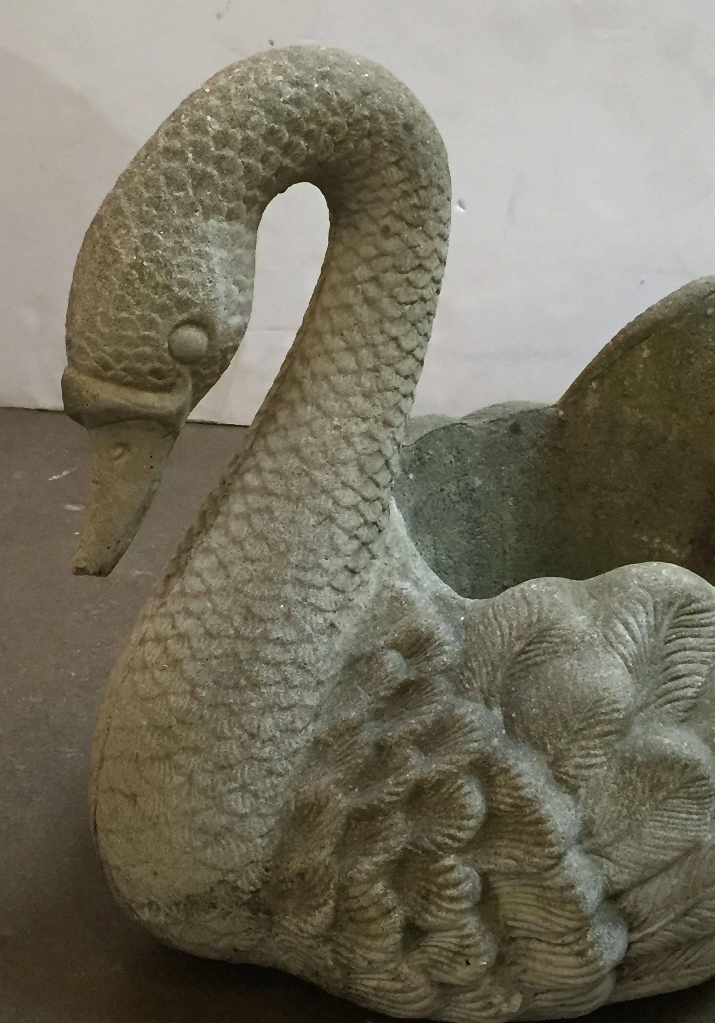 Large English Garden Stone Planter of a Swan In Excellent Condition In Austin, TX