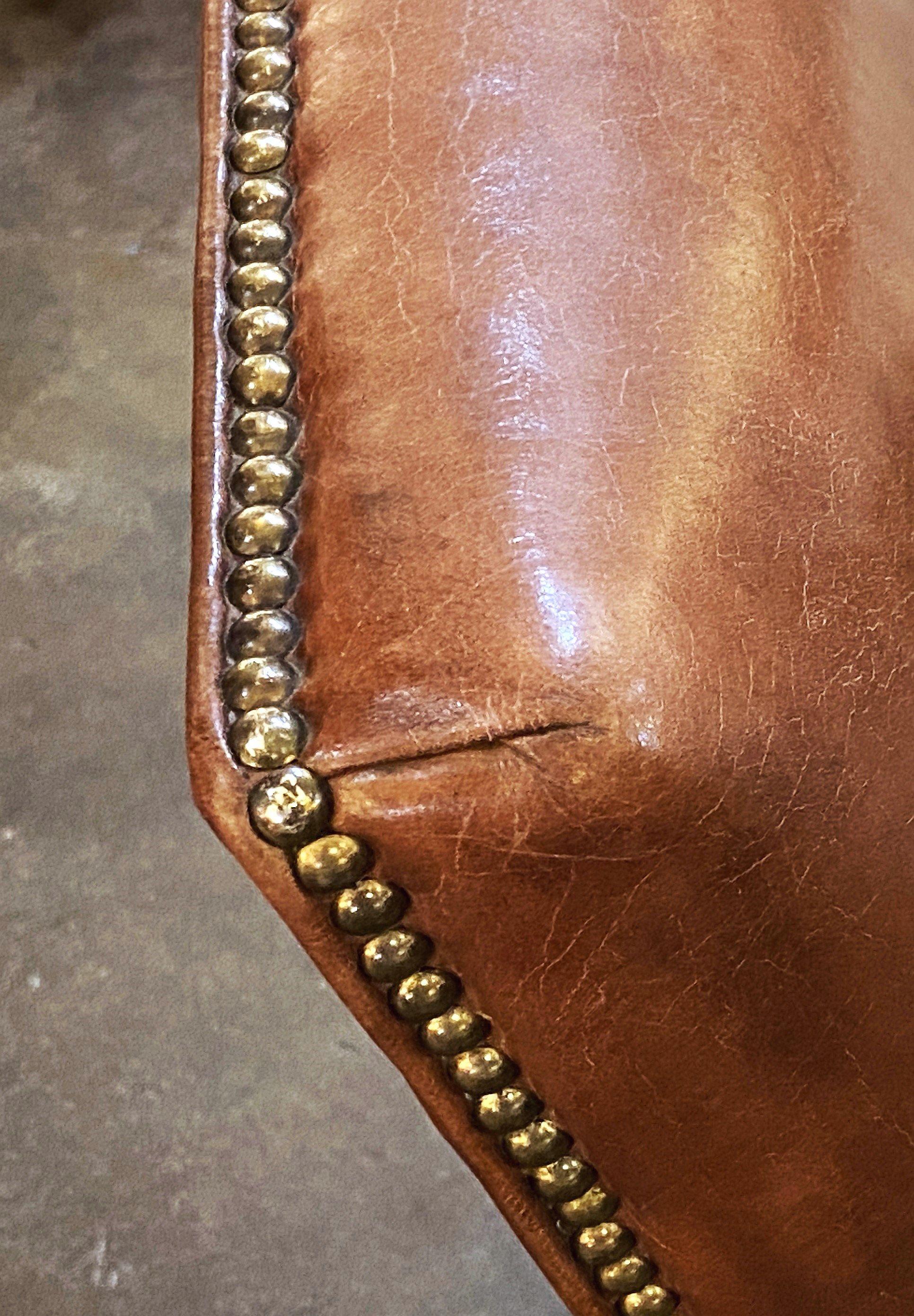 Large fauteuil ou chaise de bibliothèque anglais en cuir dans le style de George III Bon état - En vente à Austin, TX