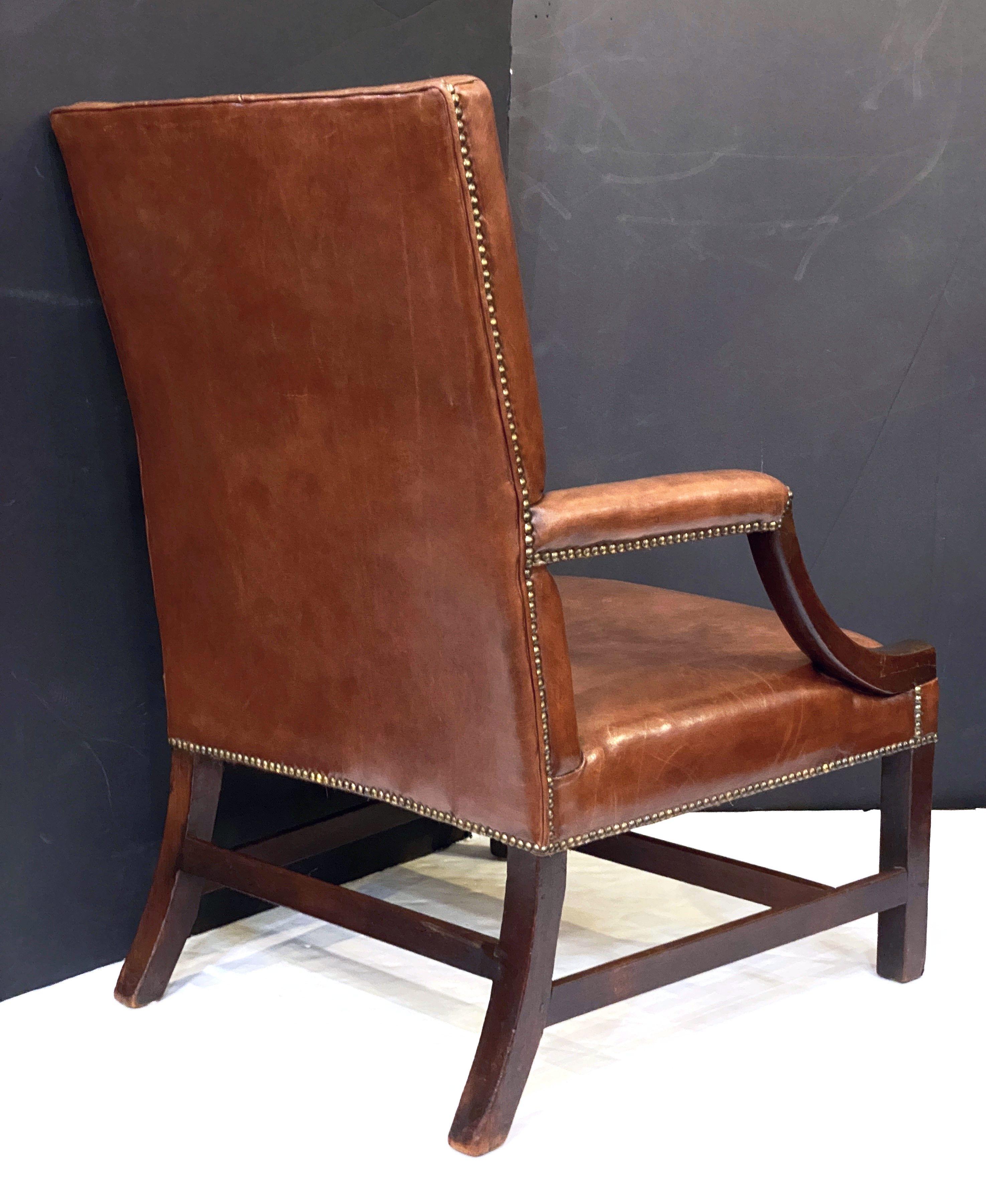Cuir Large fauteuil ou chaise de bibliothèque anglais en cuir dans le style de George III en vente