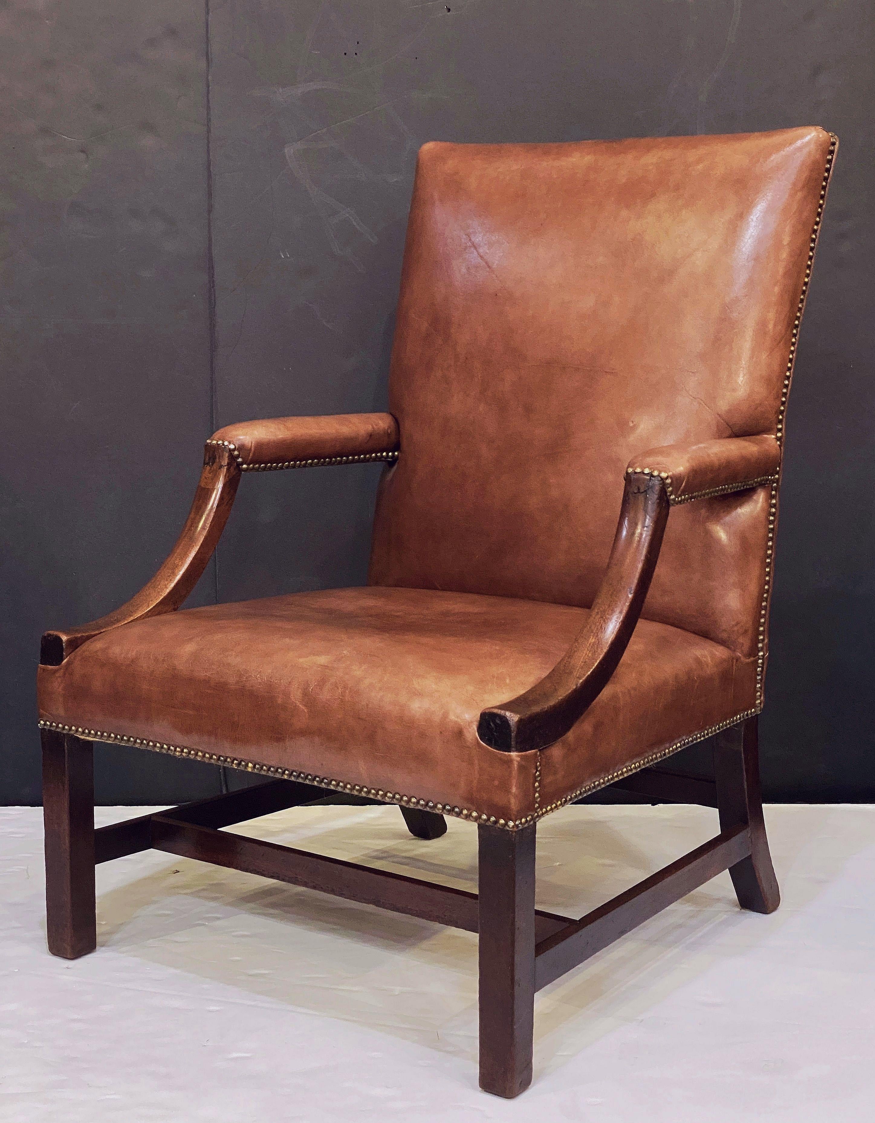 Large fauteuil ou chaise de bibliothèque anglais en cuir dans le style de George III en vente 5