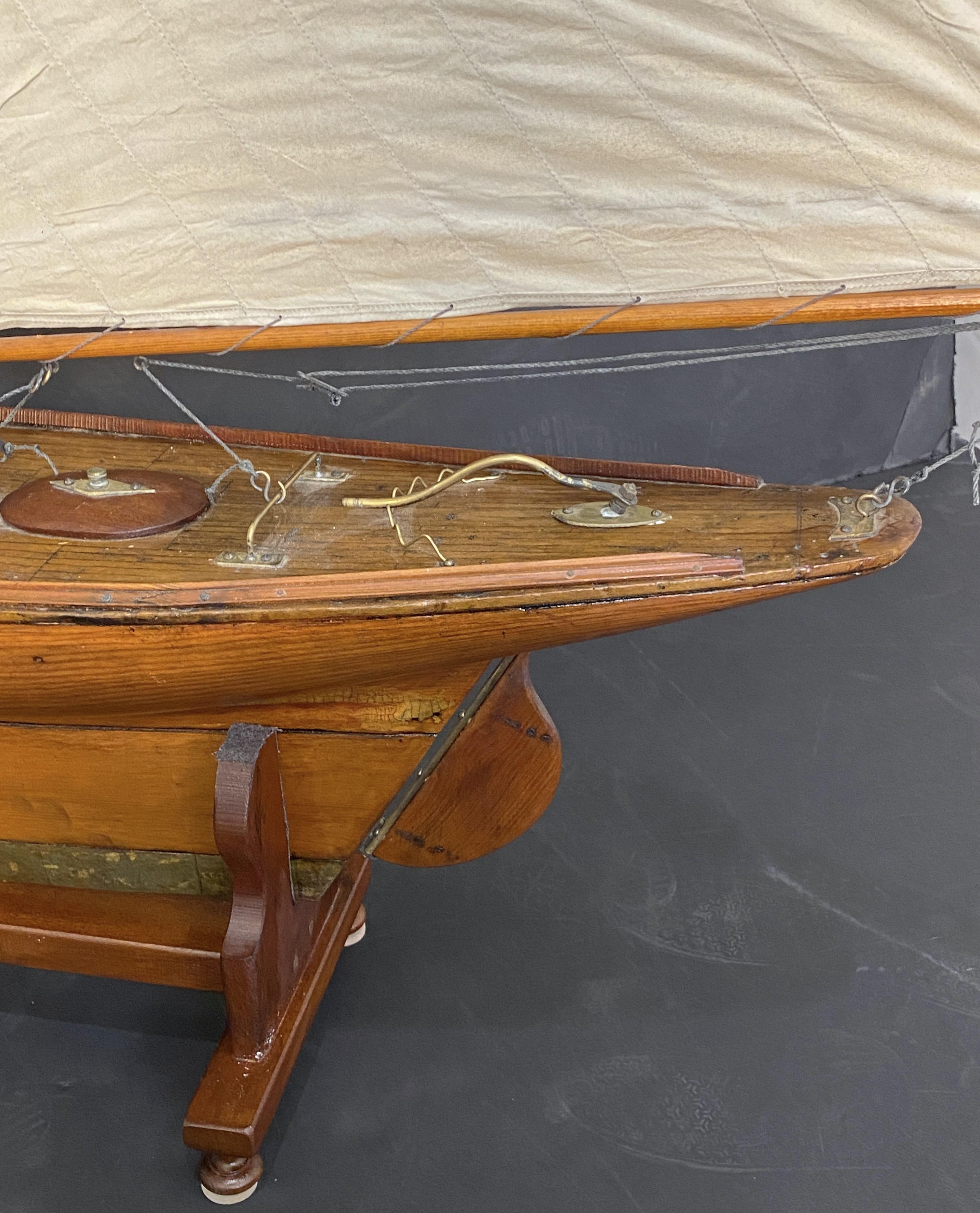 Bateau à voile anglais sur pied de l'époque édouardienne (H 61 1/2 x L 56) en vente 5