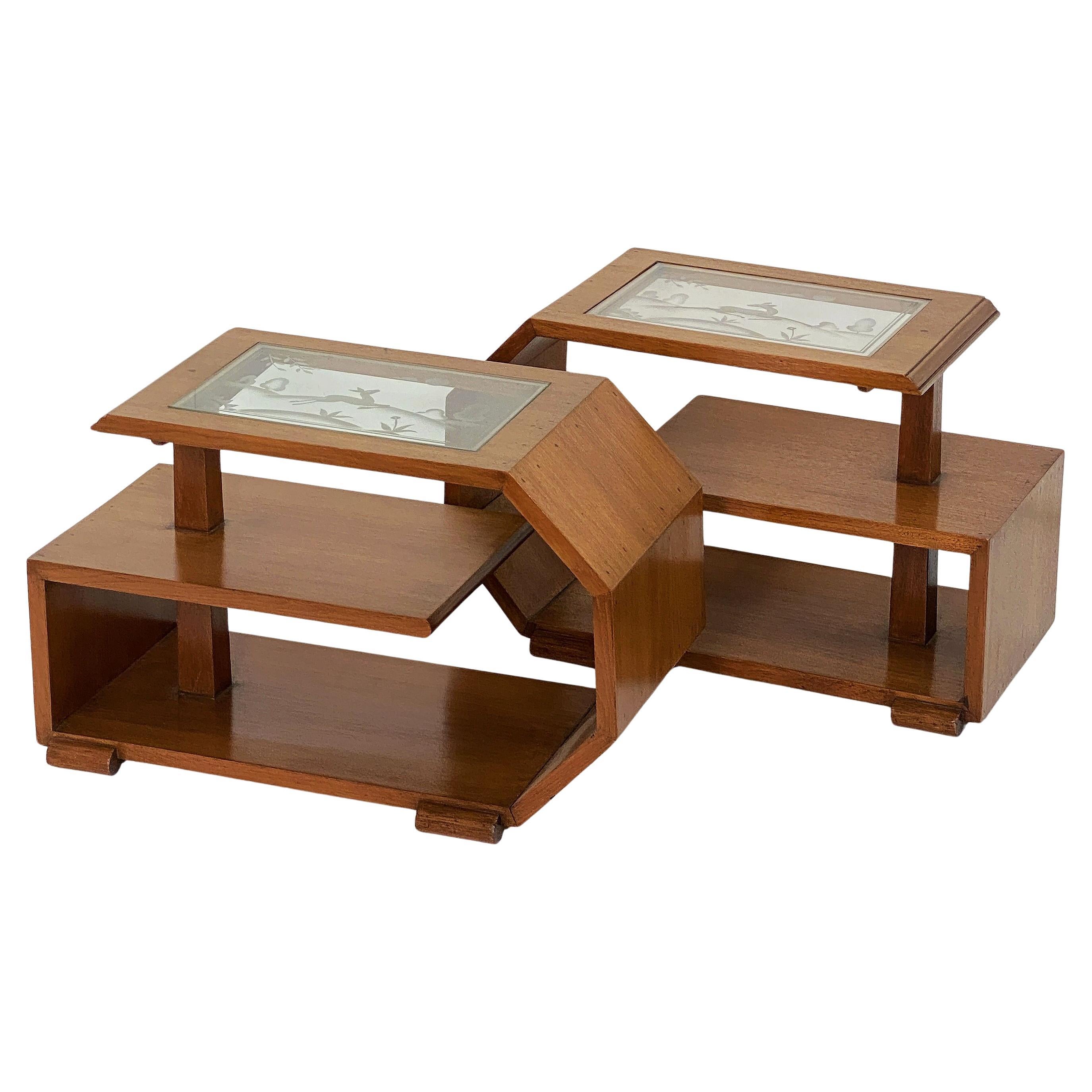 Paire de tables d'appoint Art Déco avec plateaux en verre gravé en vente