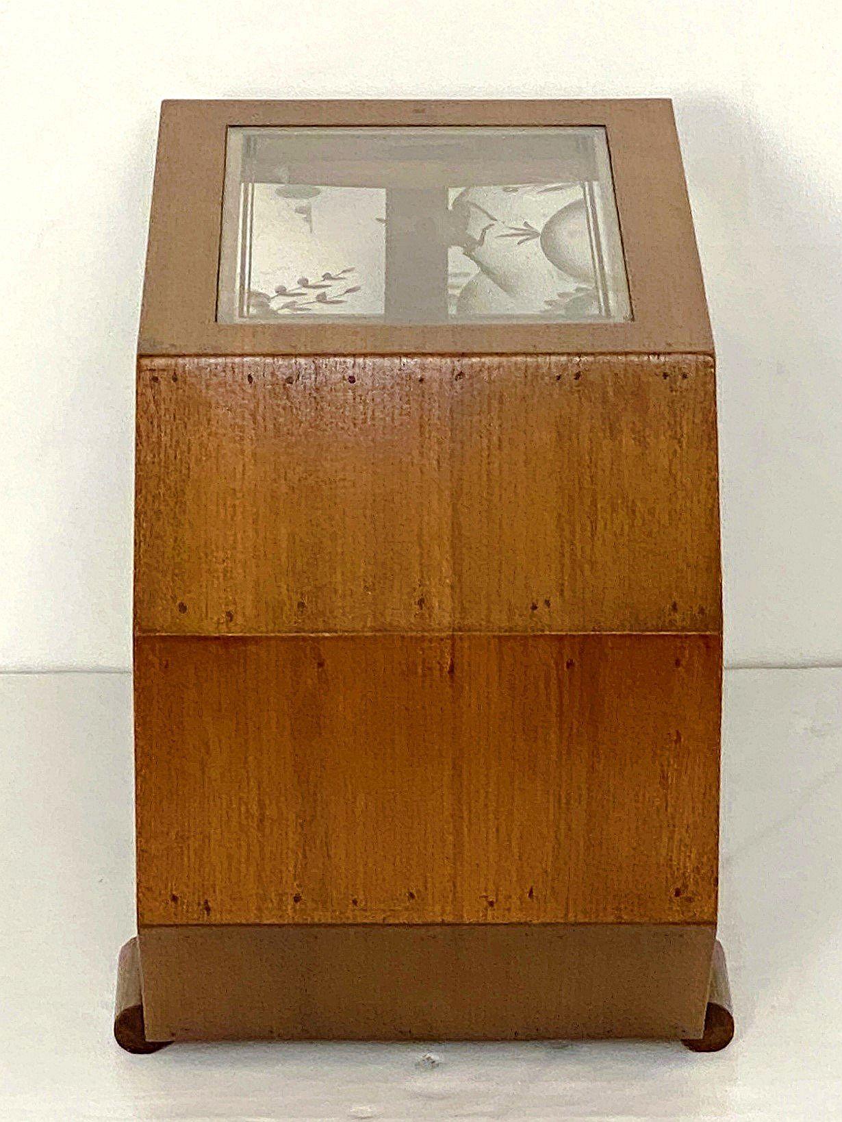Paire de tables d'appoint Art Déco avec plateaux en verre gravé en vente 8