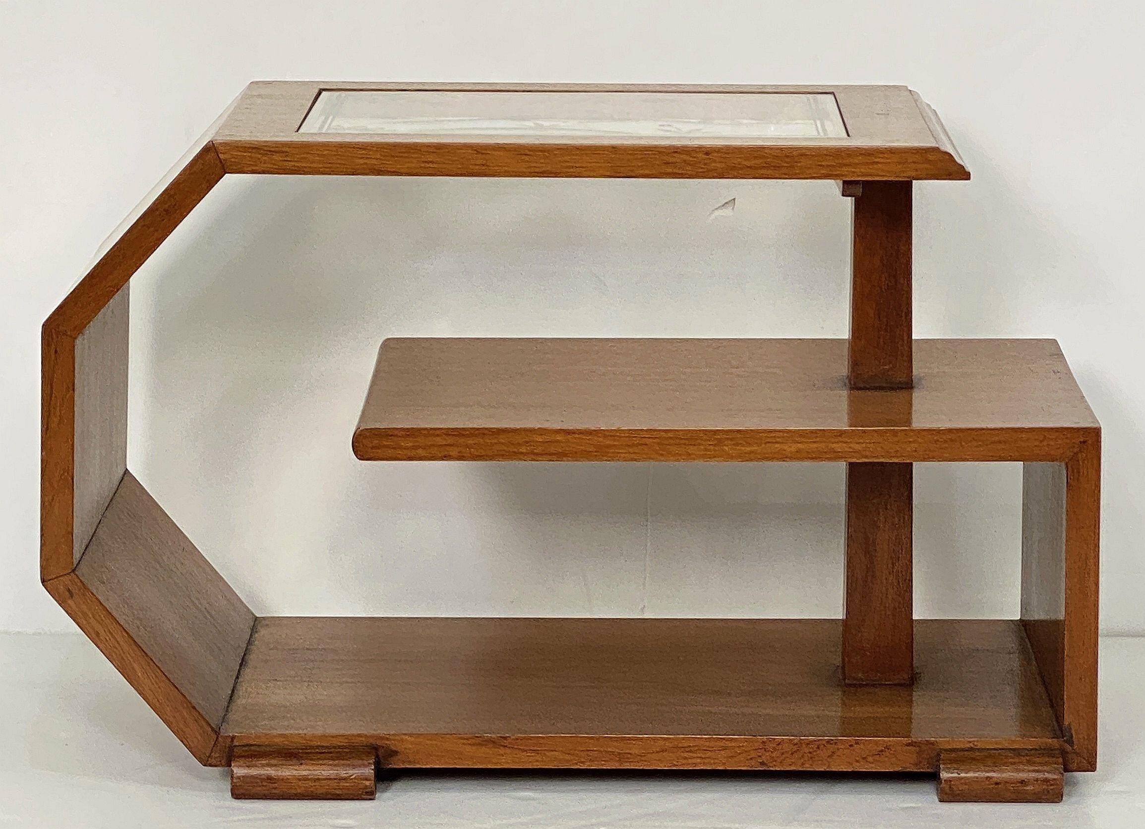 Paire de tables d'appoint Art Déco avec plateaux en verre gravé en vente 2