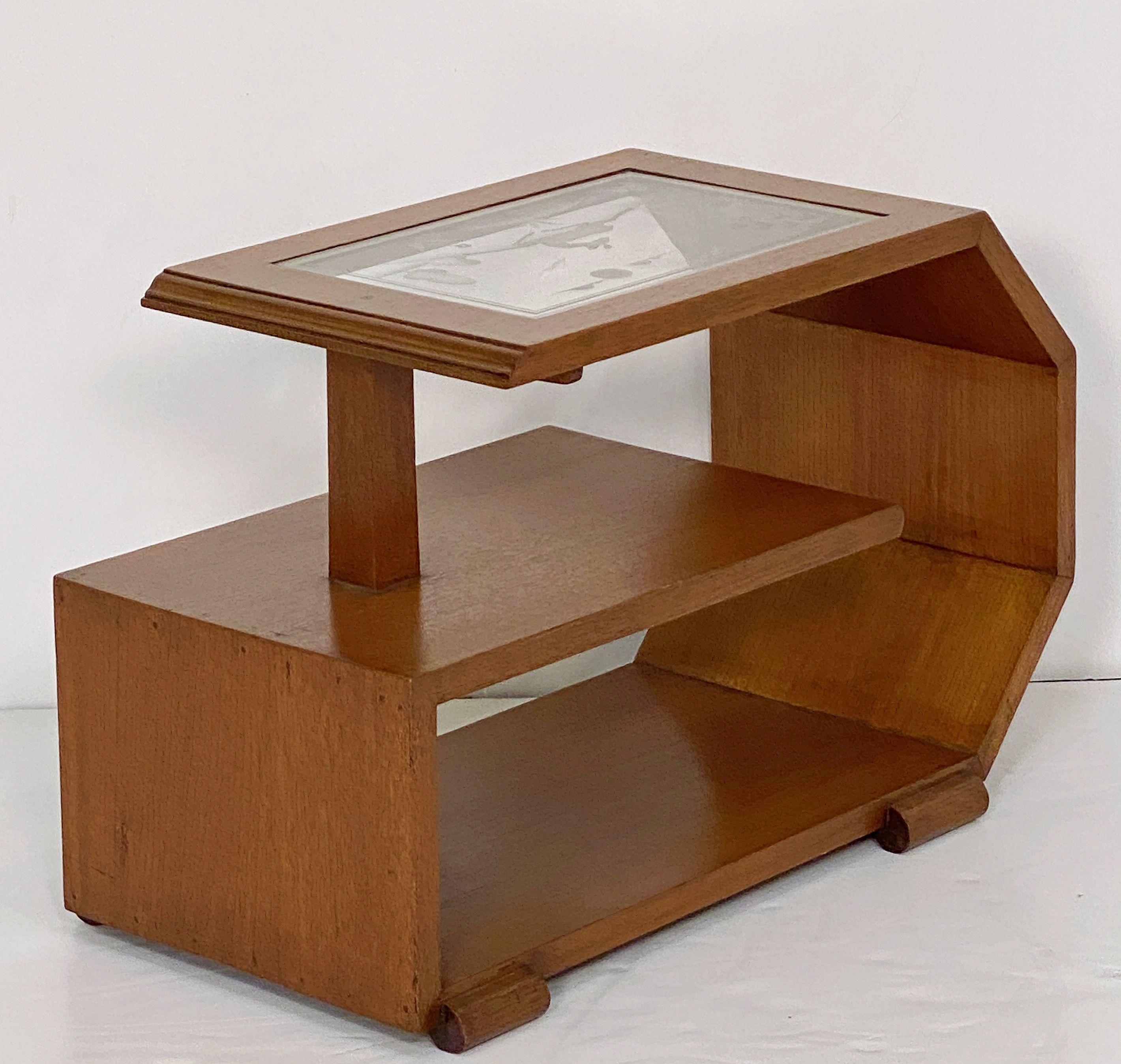 Paire de tables d'appoint Art Déco avec plateaux en verre gravé en vente 3