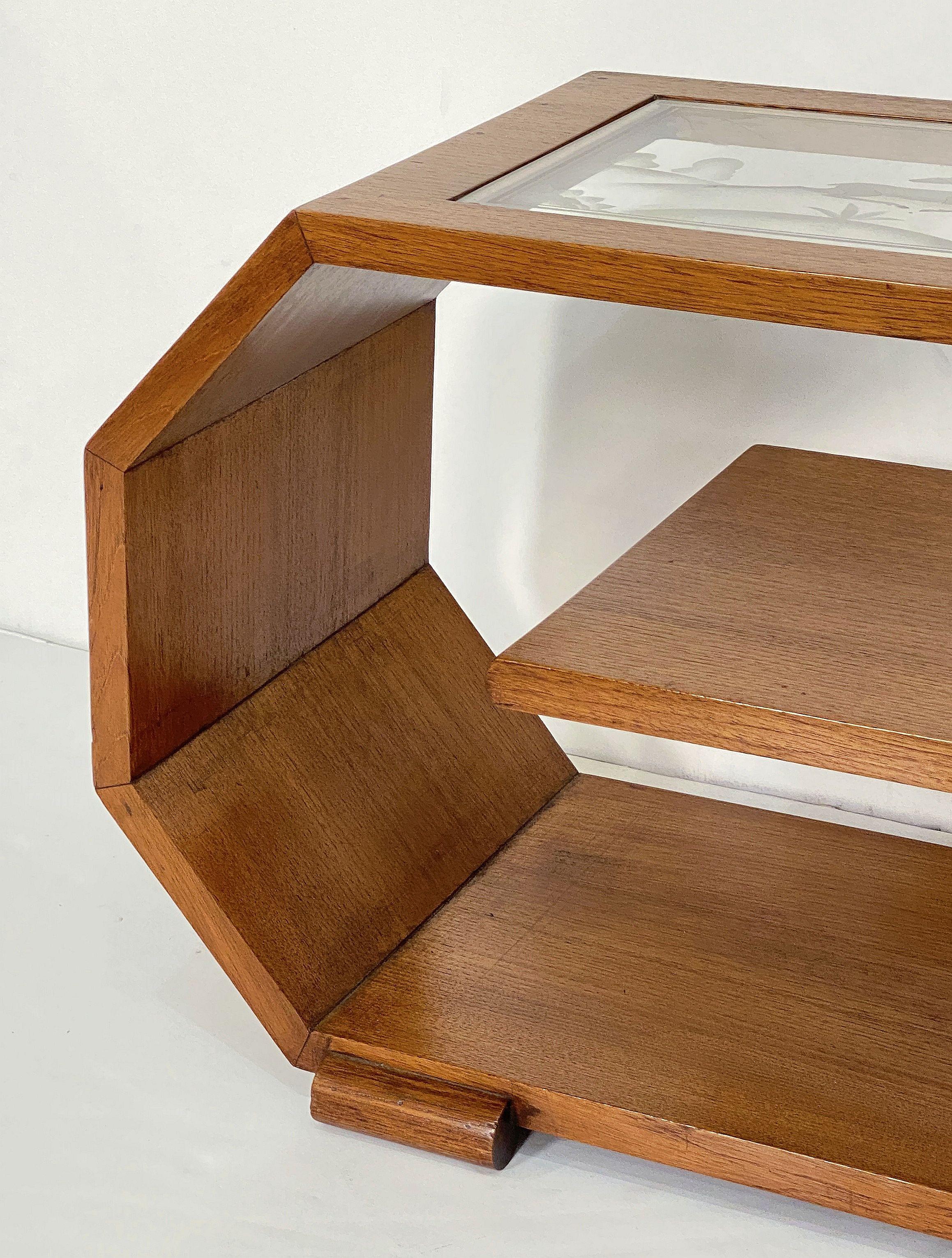 Paire de tables d'appoint Art Déco avec plateaux en verre gravé en vente 4