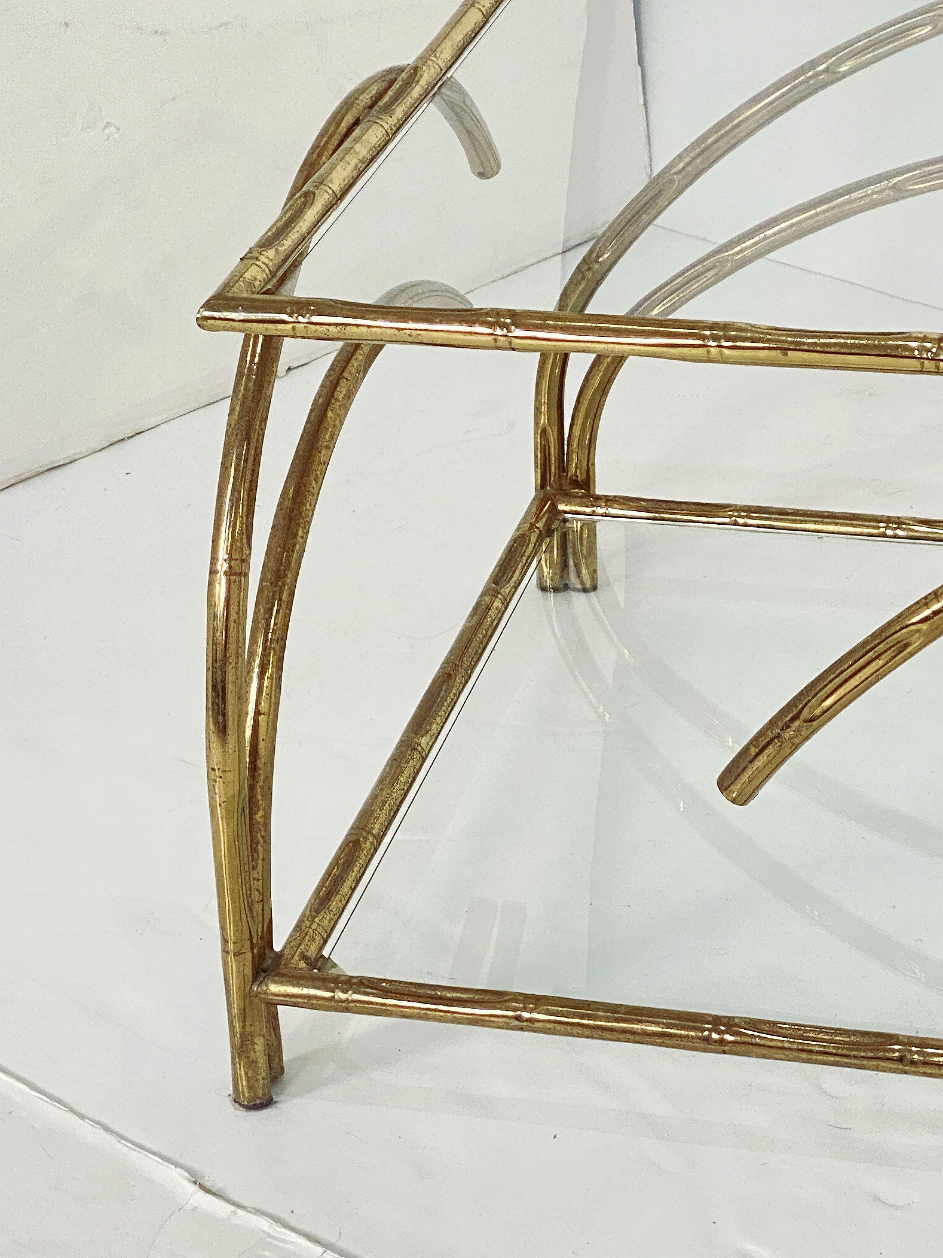 20ième siècle Table basse ou basse rectangulaire moderniste française en laiton en vente