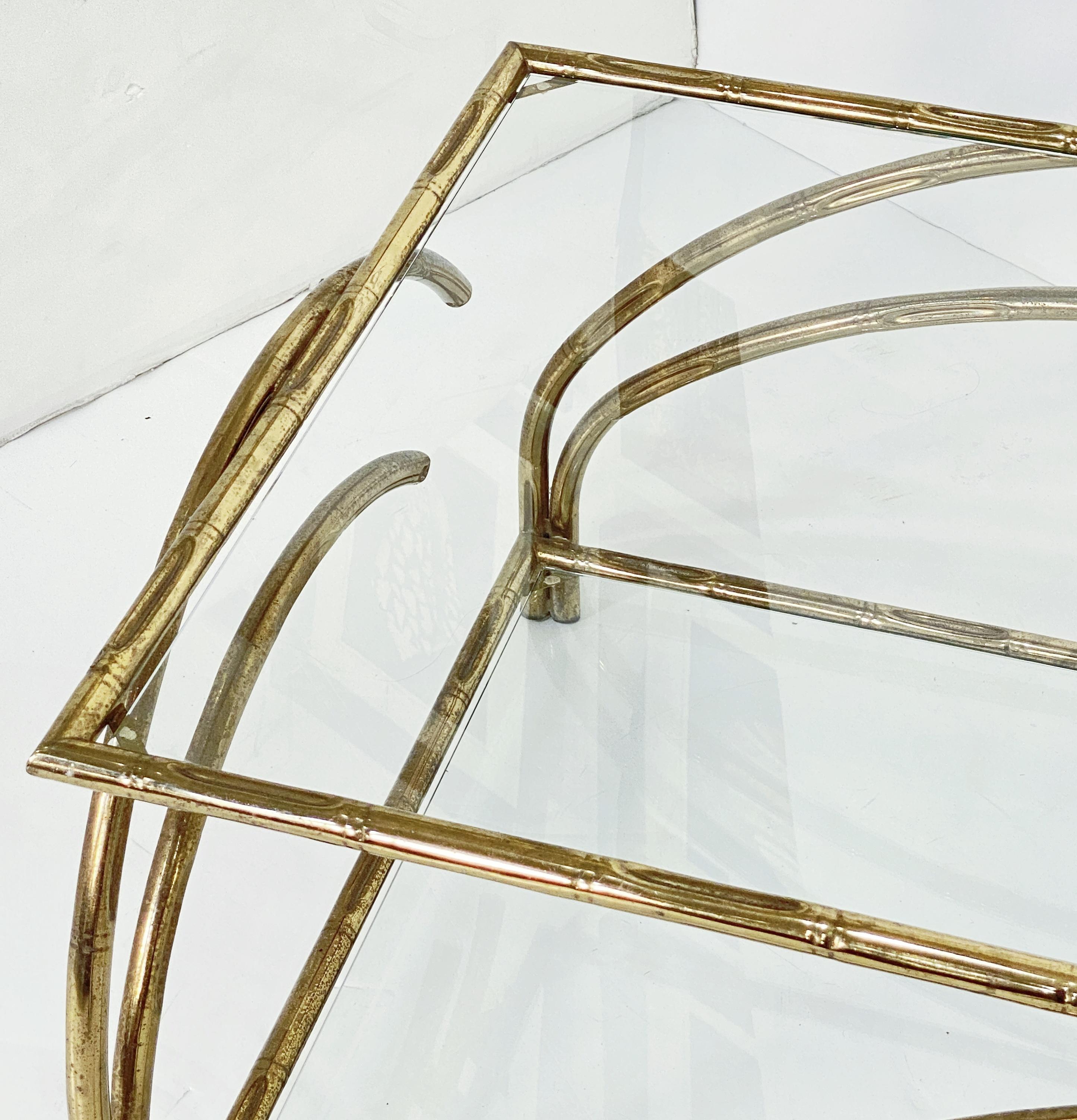 Métal Table basse ou basse rectangulaire moderniste française en laiton en vente