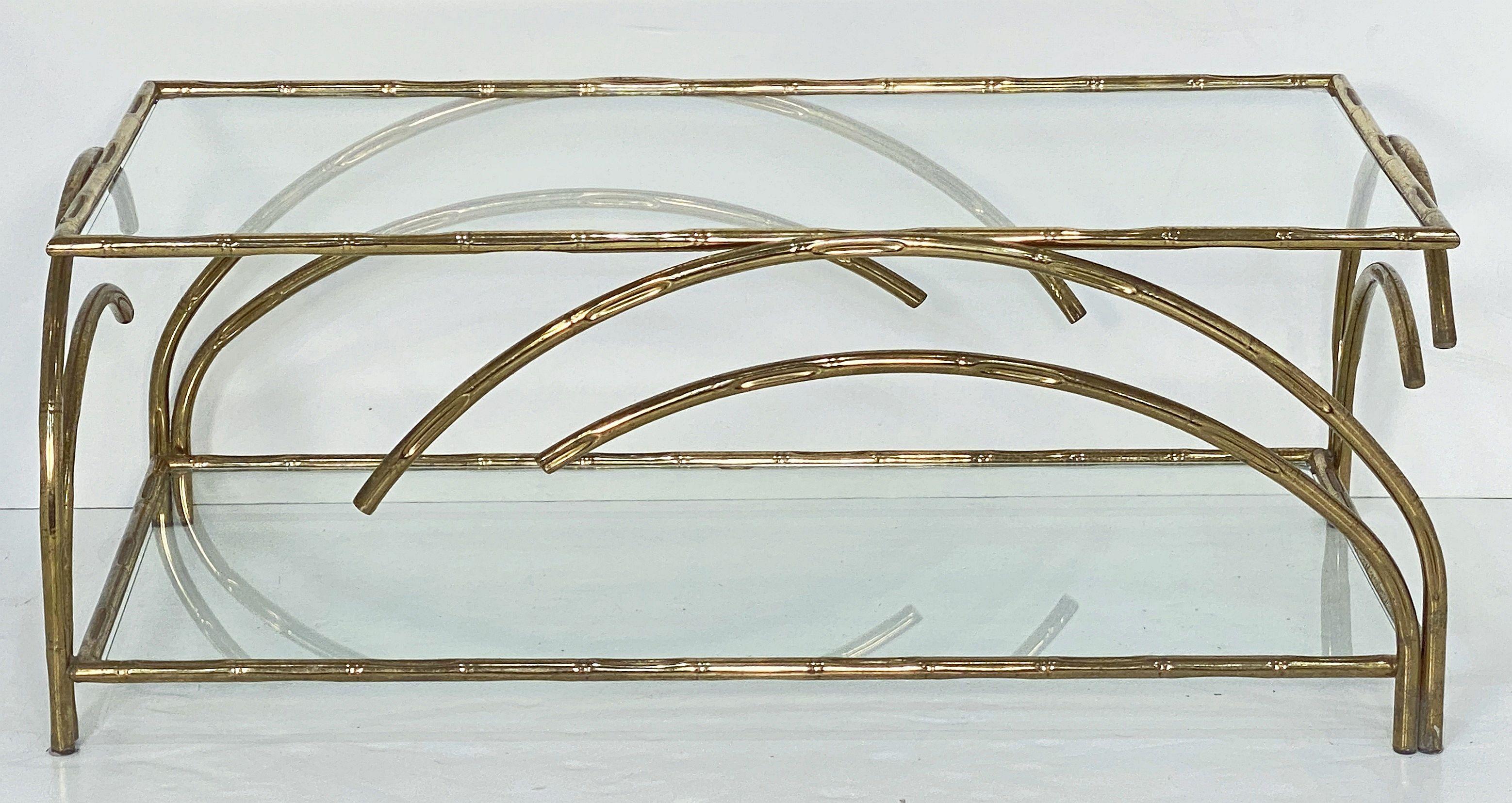Table basse ou basse rectangulaire moderniste française en laiton en vente 1