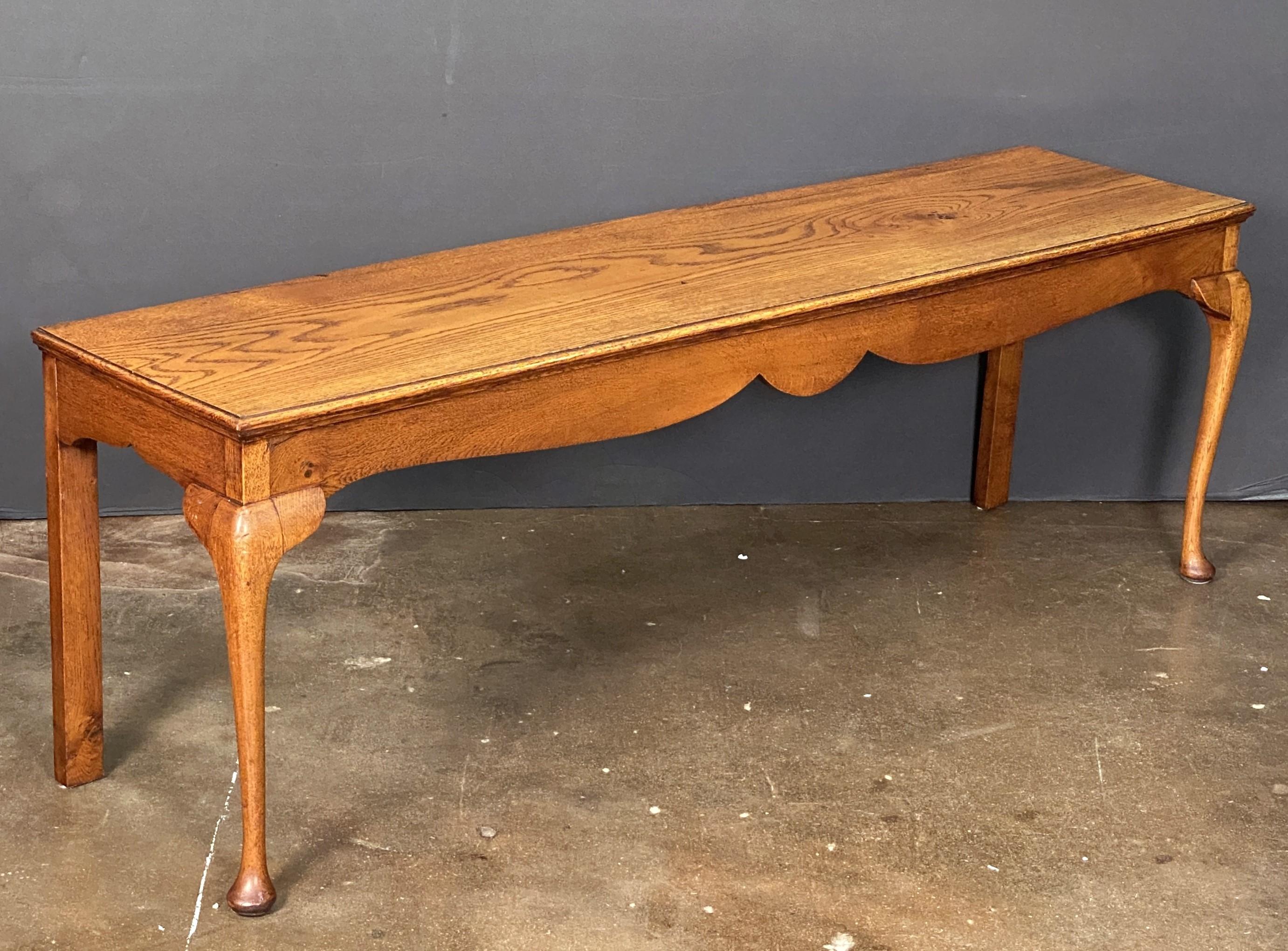 A fine English grand hall bench or country house window seat of patinated oak, featuring a rectangular top over a serpentine frieze with two facing cabriole legs and two straight legs to the the back.

Dimensions:

H 24.5 inches
W 74 inches
D 19