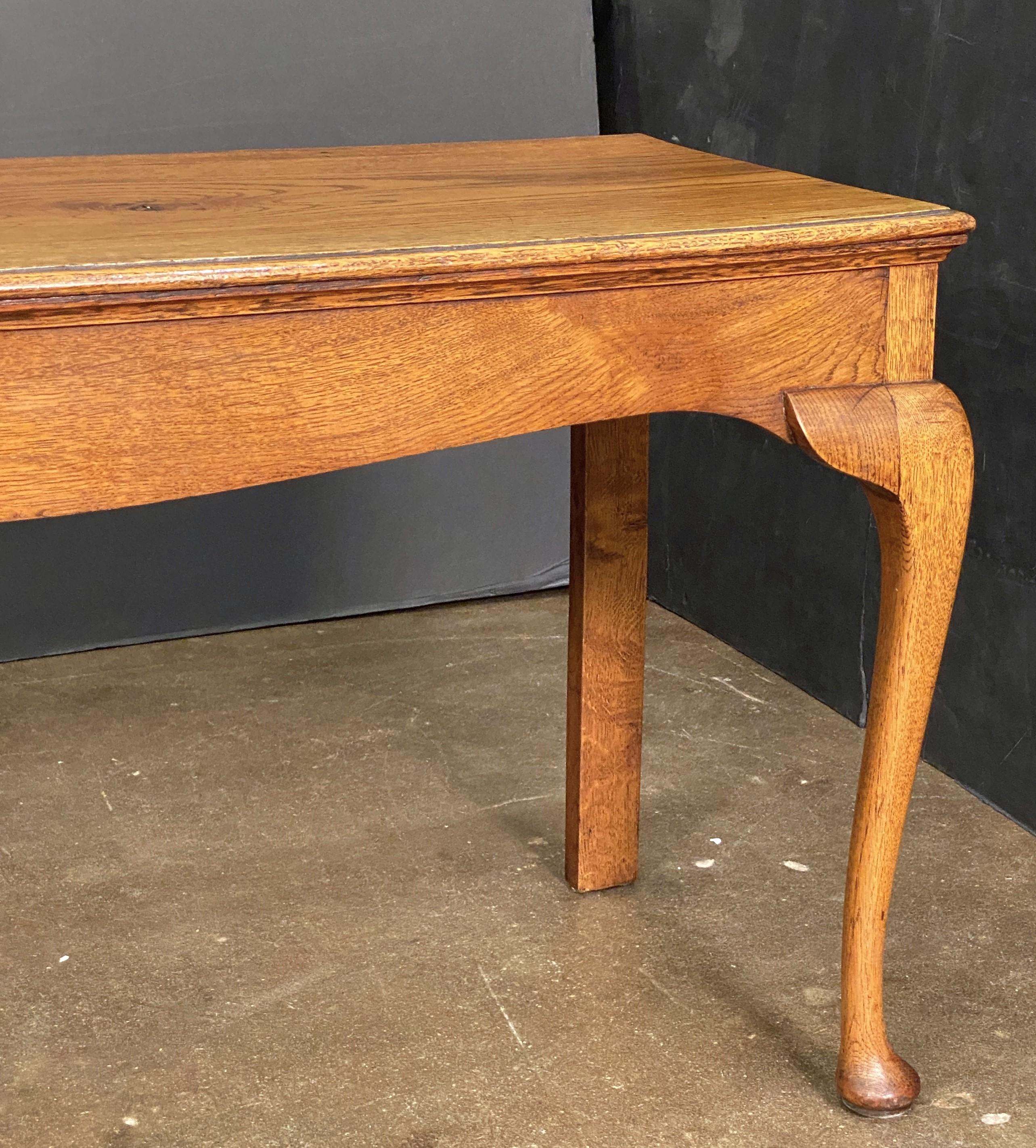 English Grand Hall Bench or Window Seat of Patinated Oak For Sale 2
