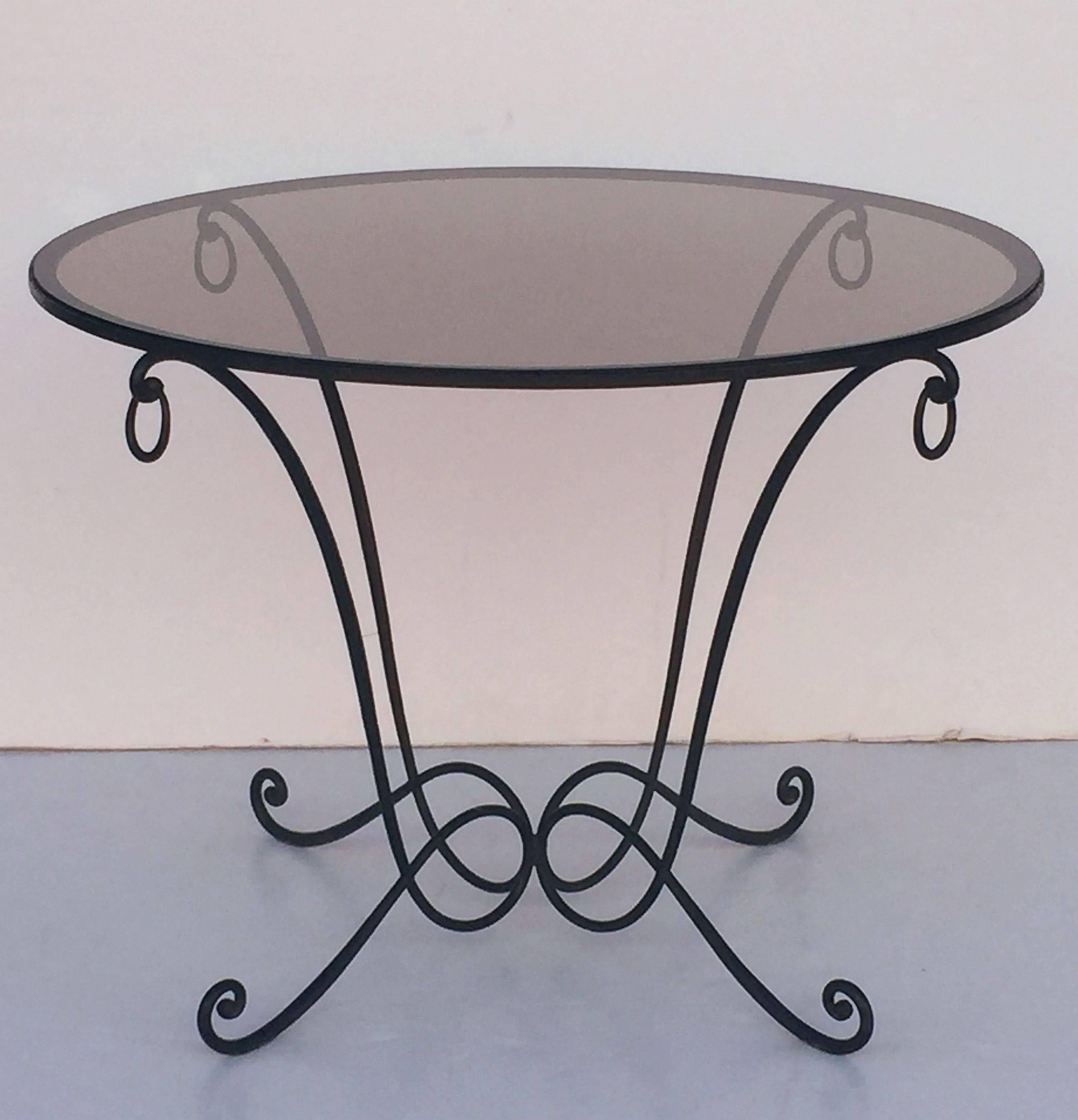 French Round Table of Wrought Iron and Smoked Glass In Good Condition In Austin, TX