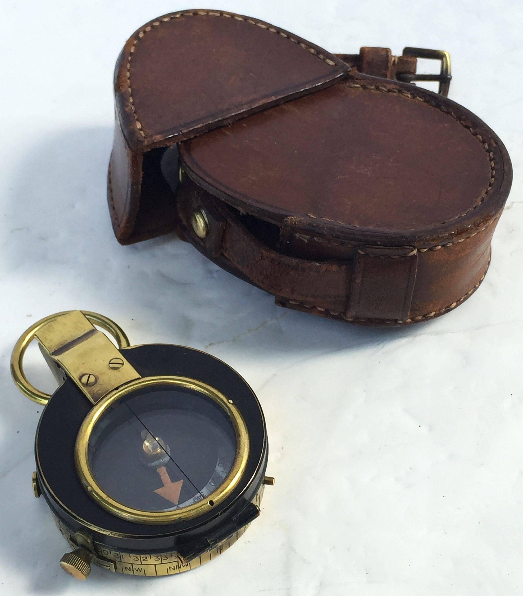 British WWI Marching Compass with Leather Case In Excellent Condition In Austin, TX