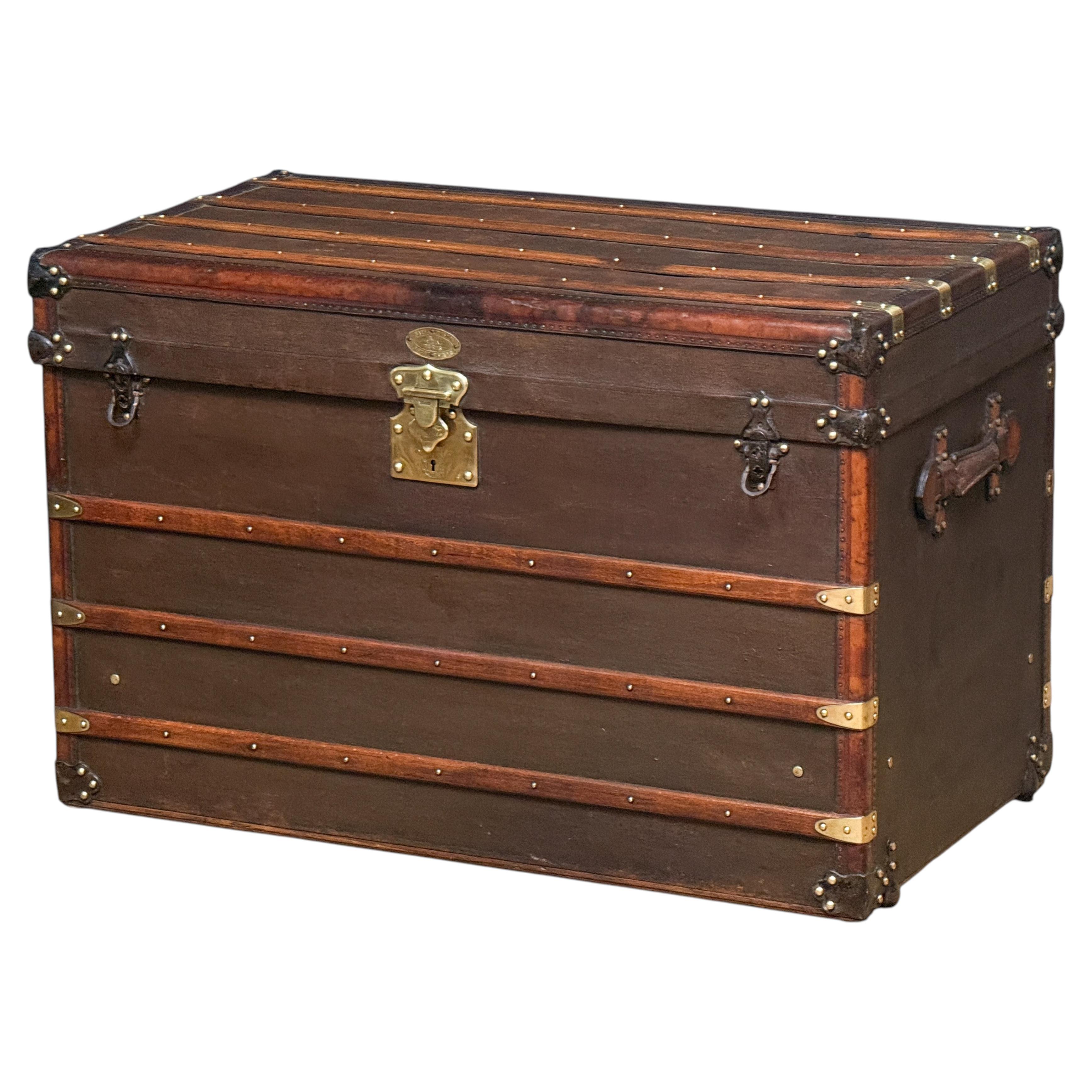 French Leather and Brass Bound Steamer Trunk - À La Malle Édison, Paris For Sale