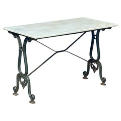 Tavolino da bistrot rettangolare in stile francese con piano in marmo e base in ghisa