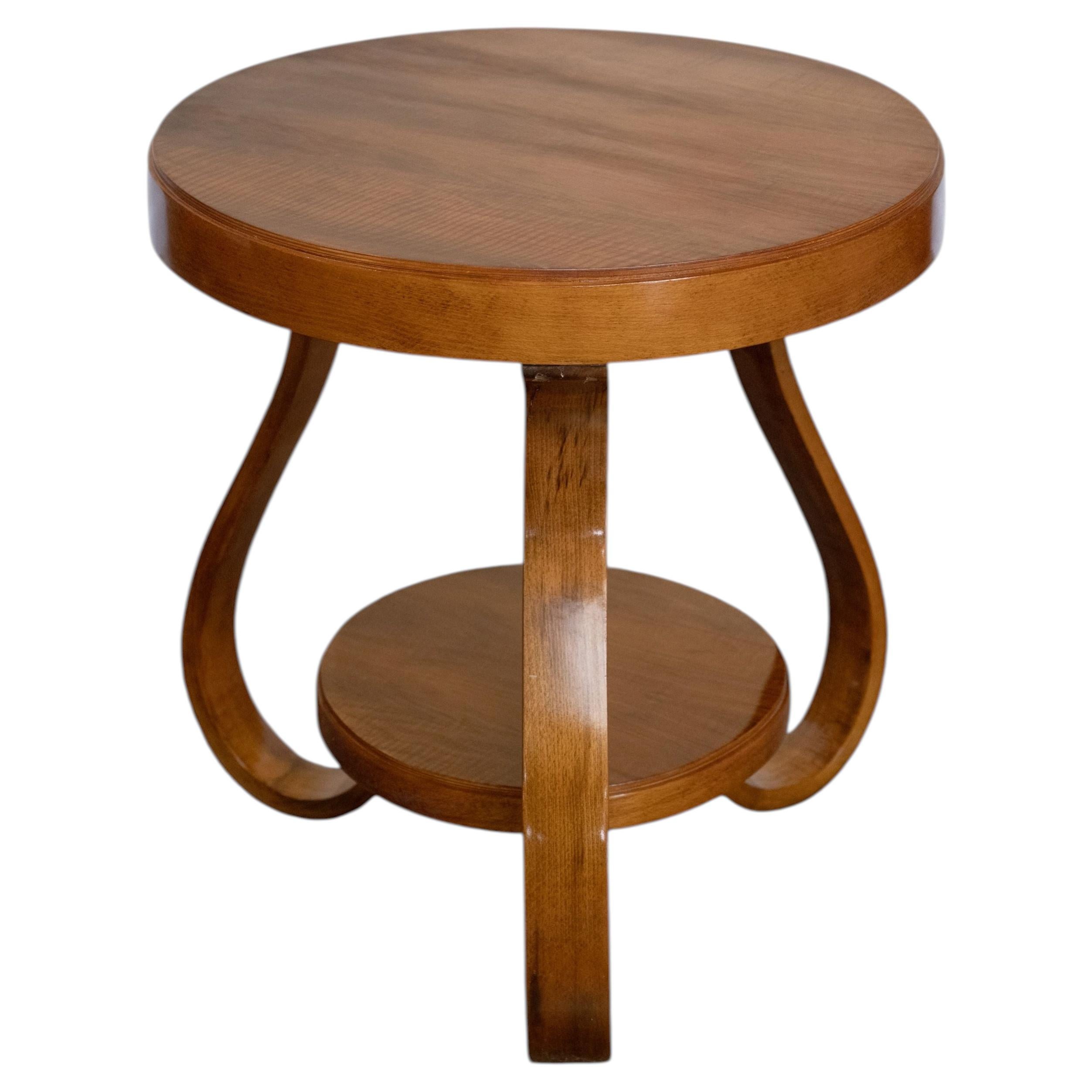 What size should a side table be?