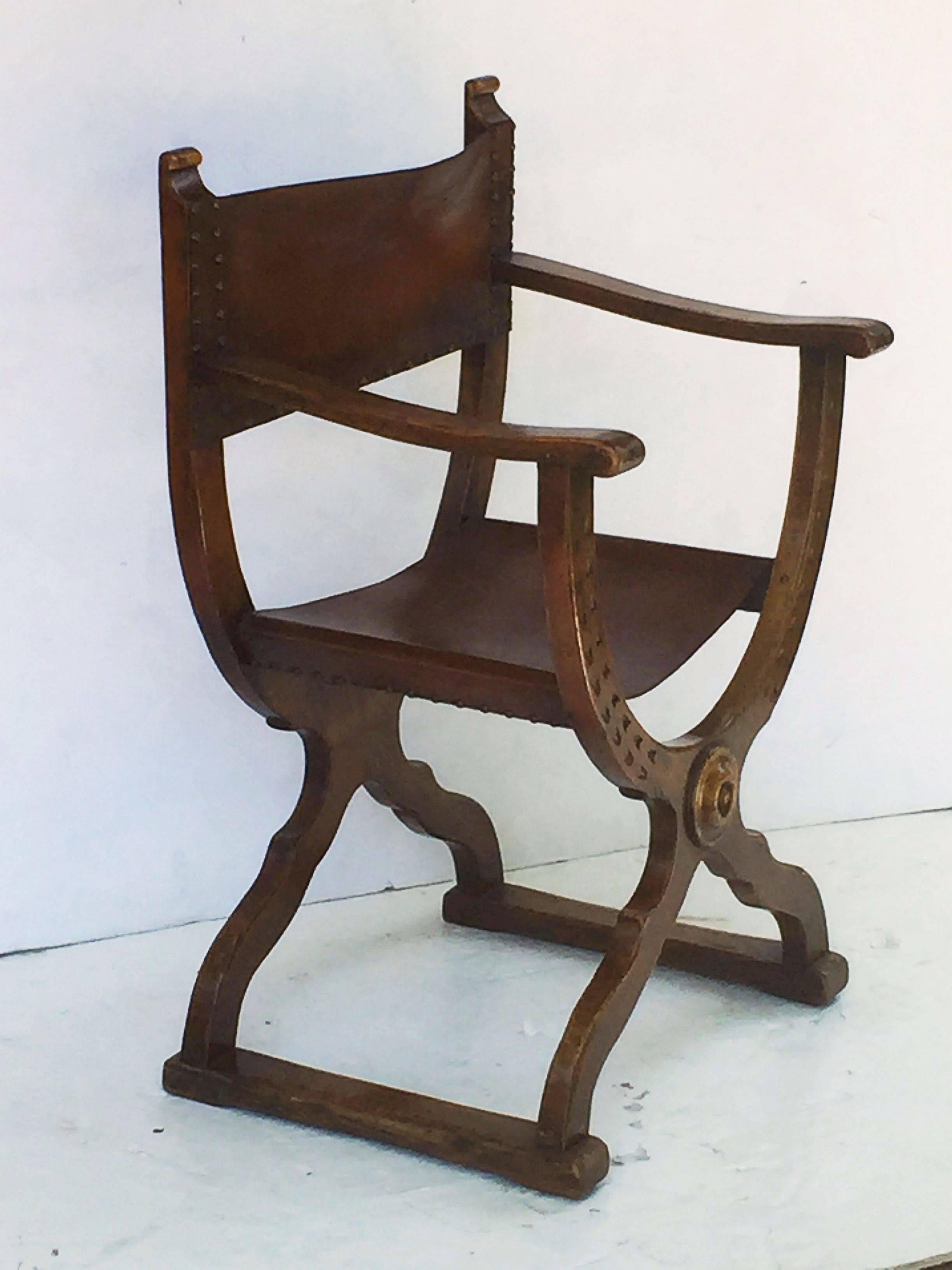 French Savonarola Armchair with Leather Back and Seat In Excellent Condition In Austin, TX