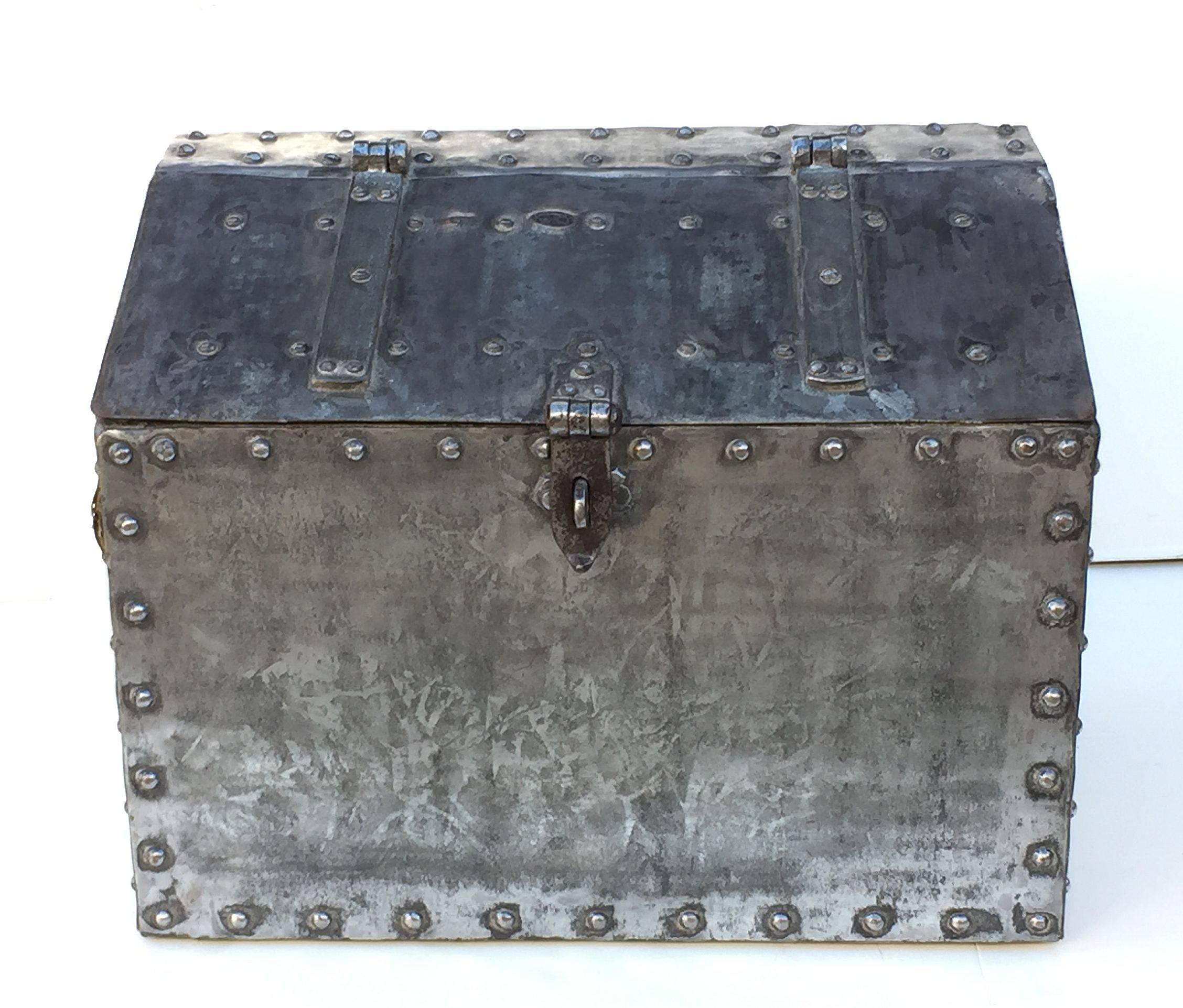 Large English Trunk of Polished Iron from the 19th Century In Excellent Condition In Austin, TX