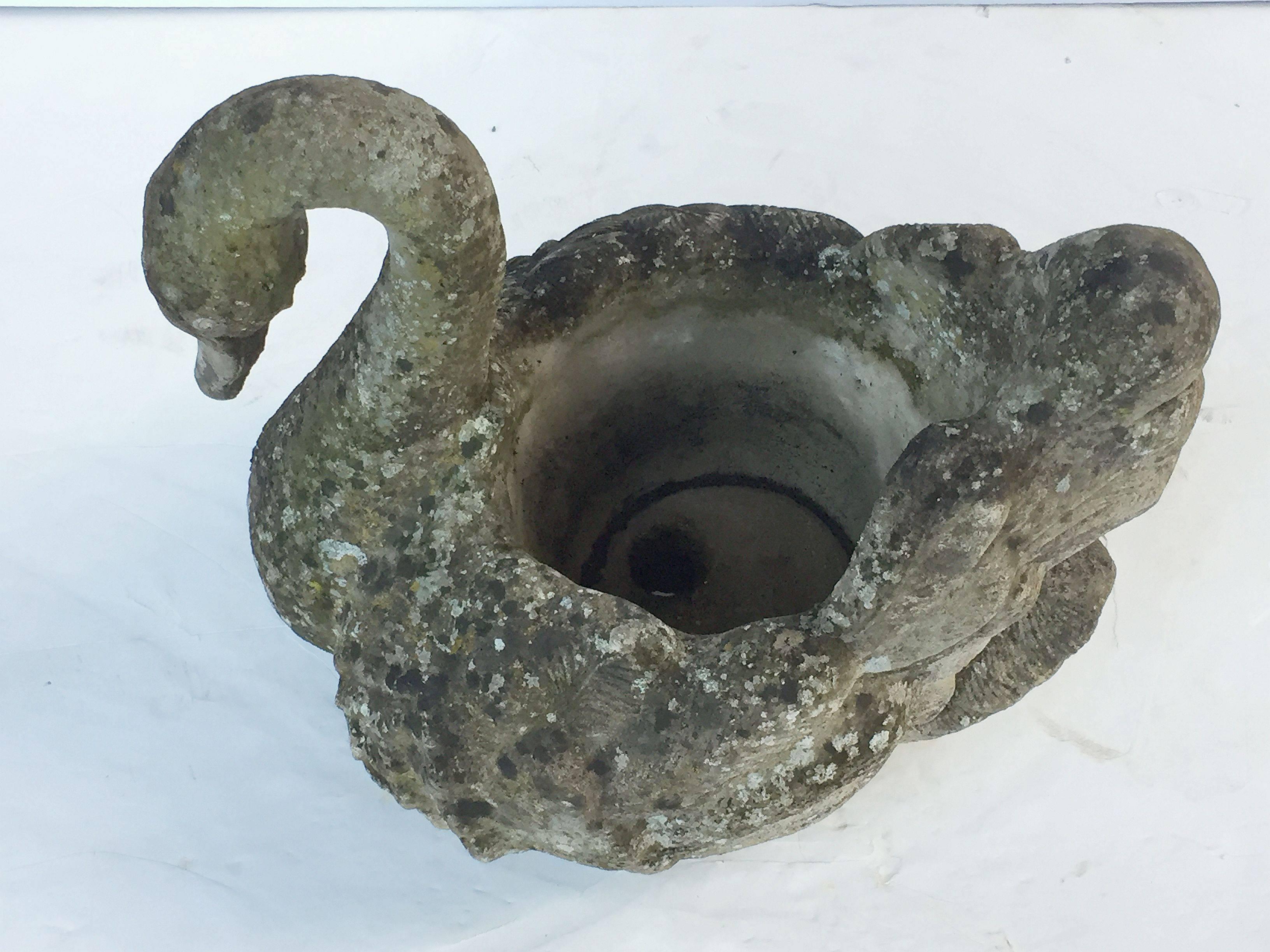 Large English Garden Stone Planter of a Swan In Excellent Condition In Austin, TX