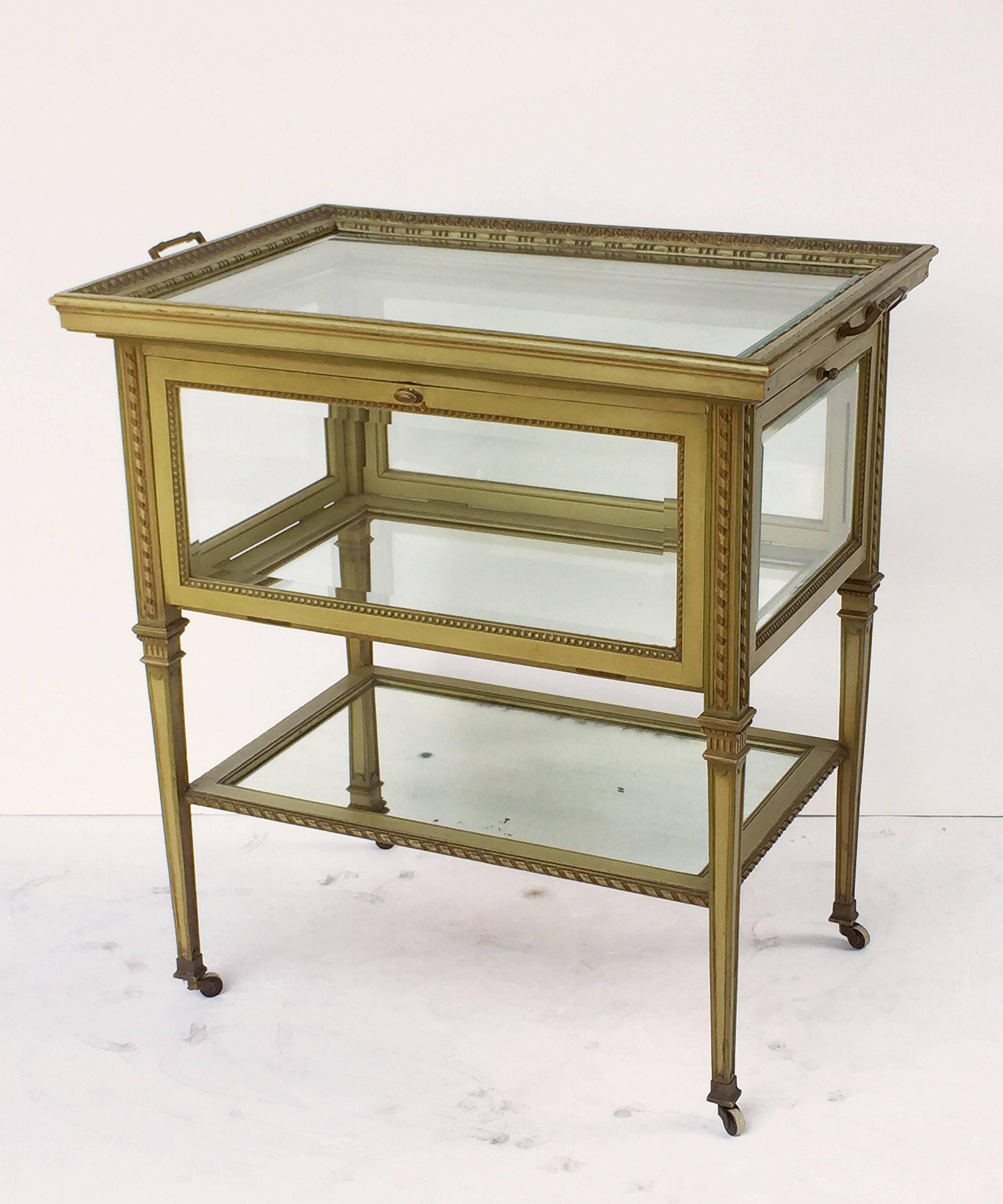 Italian Drinks Cart or Fold-Down Tea Table with Removable Tray Top In Excellent Condition In Austin, TX