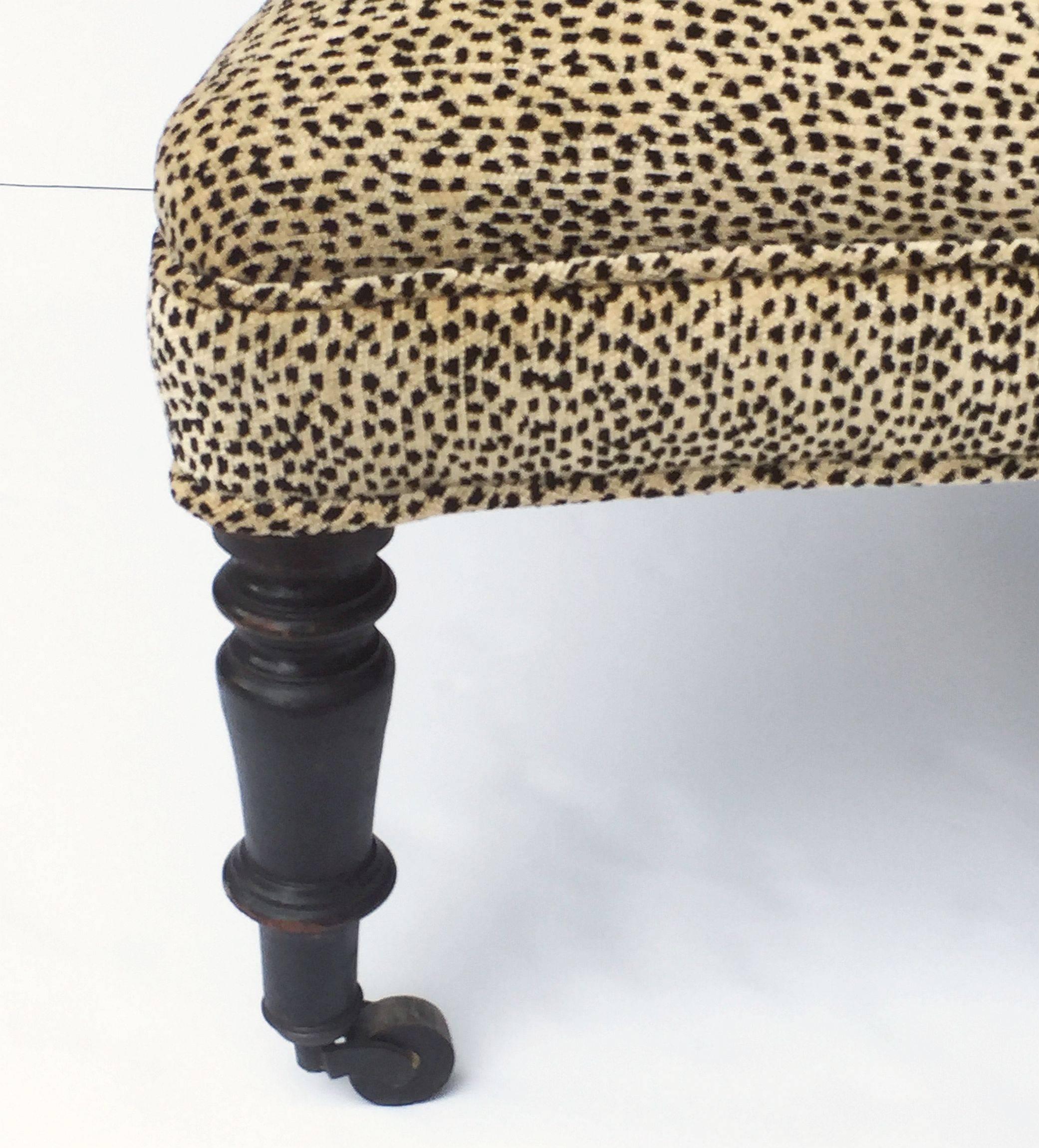 English Upholstered Ottoman on Turned Legs 3