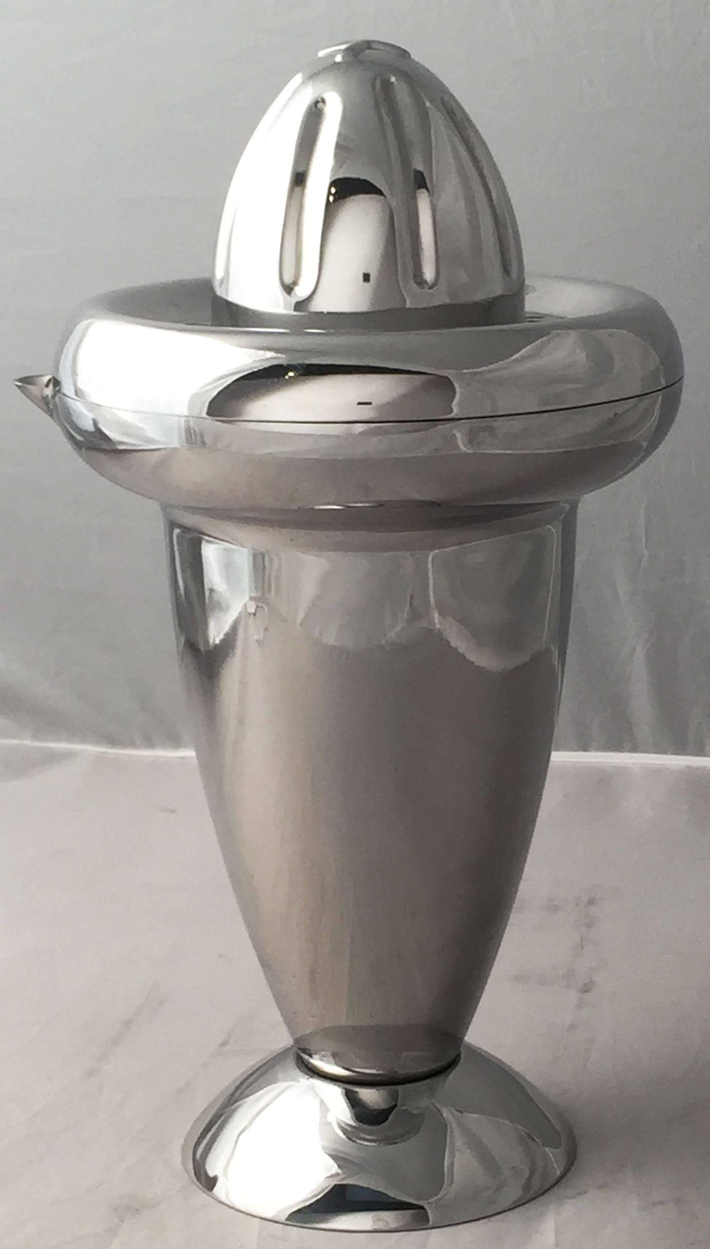A fine large lemon squeezer of stainless steel by the celebrated German design company WMF or Württembergische Metallwarenfabrik.

Featuring a modern design and removable top, this squeeze will add style to any kitchen or bar.

 