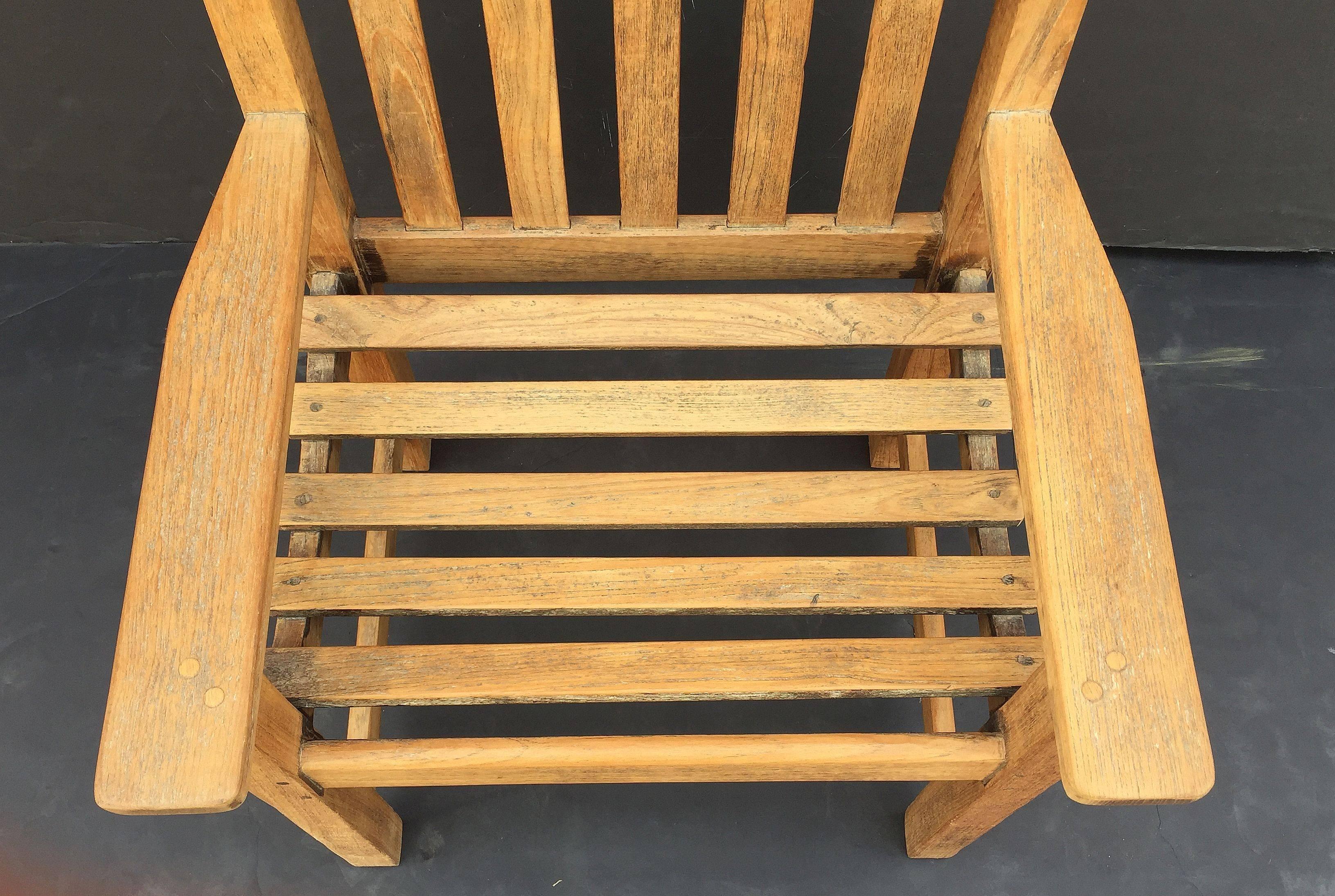 English Lister Chair of Teak for the Garden and Patio In Good Condition For Sale In Austin, TX