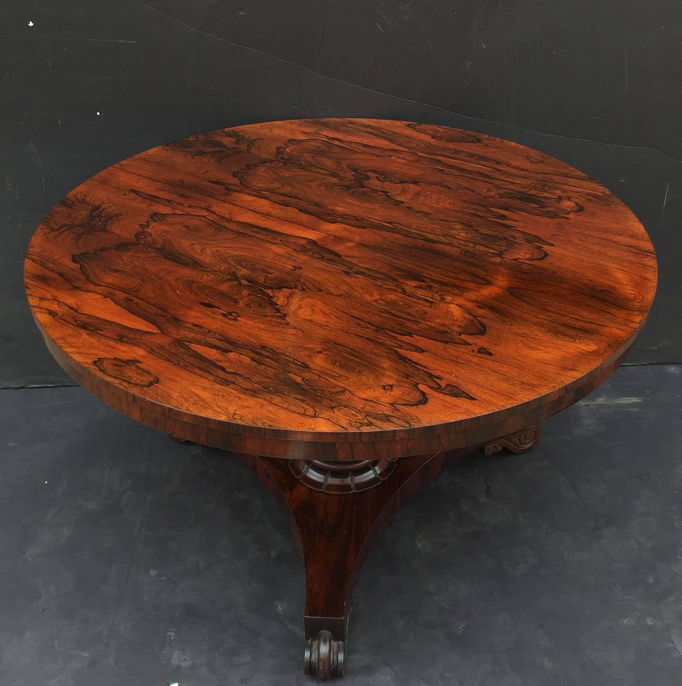 English William IV Centre Table of Rosewood, circa 1830s In Excellent Condition In Austin, TX