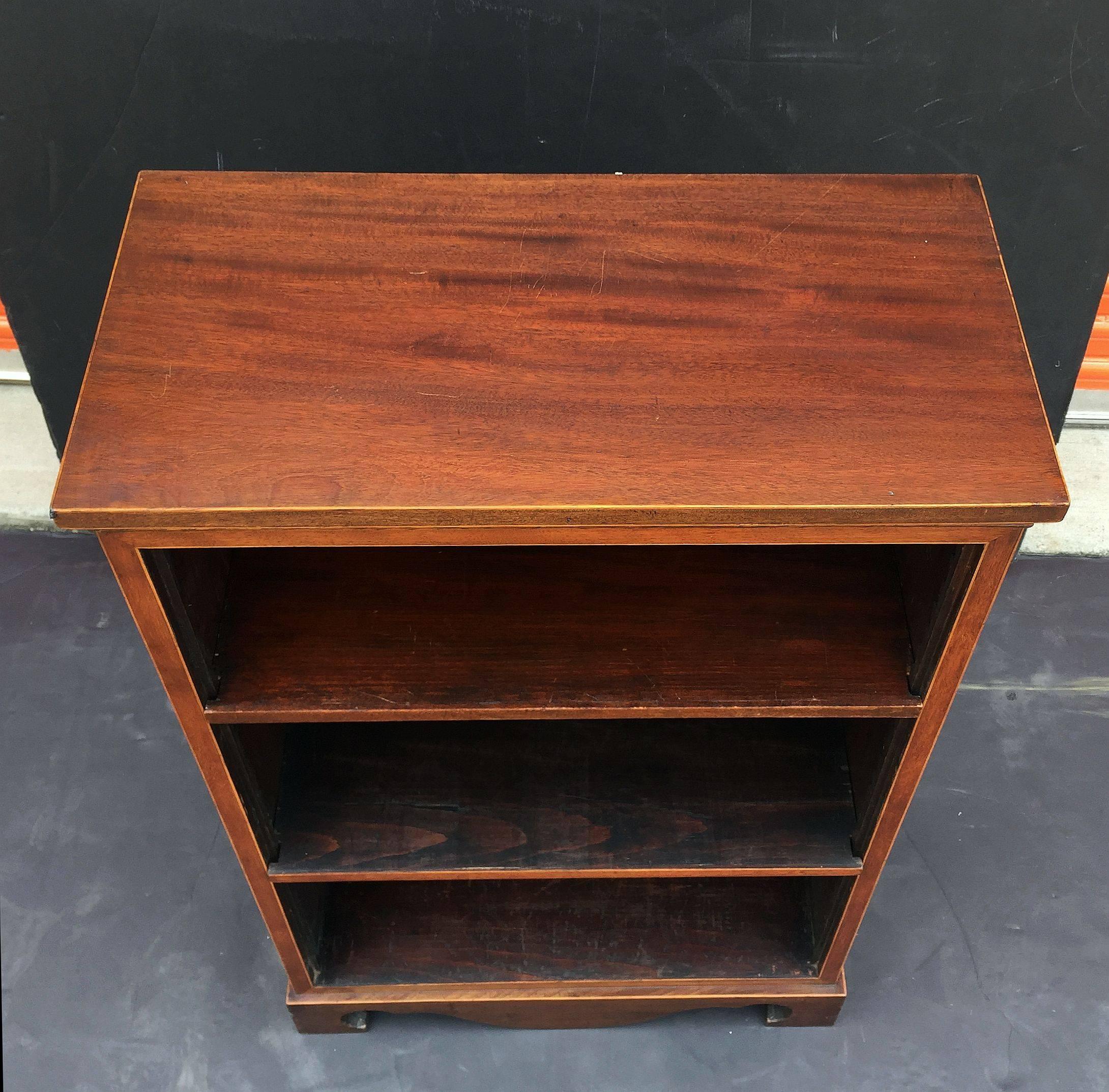 Pair of Scottish Open Bookcases of Mahogany 1