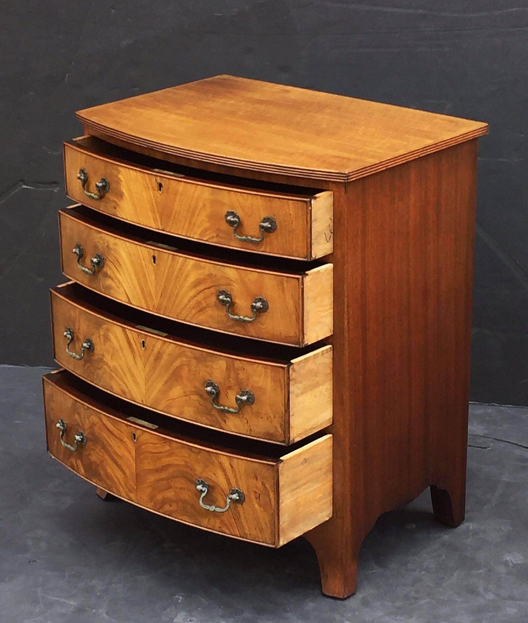 20th Century English Bow Front Small Chest of Flame-Cut Mahogany