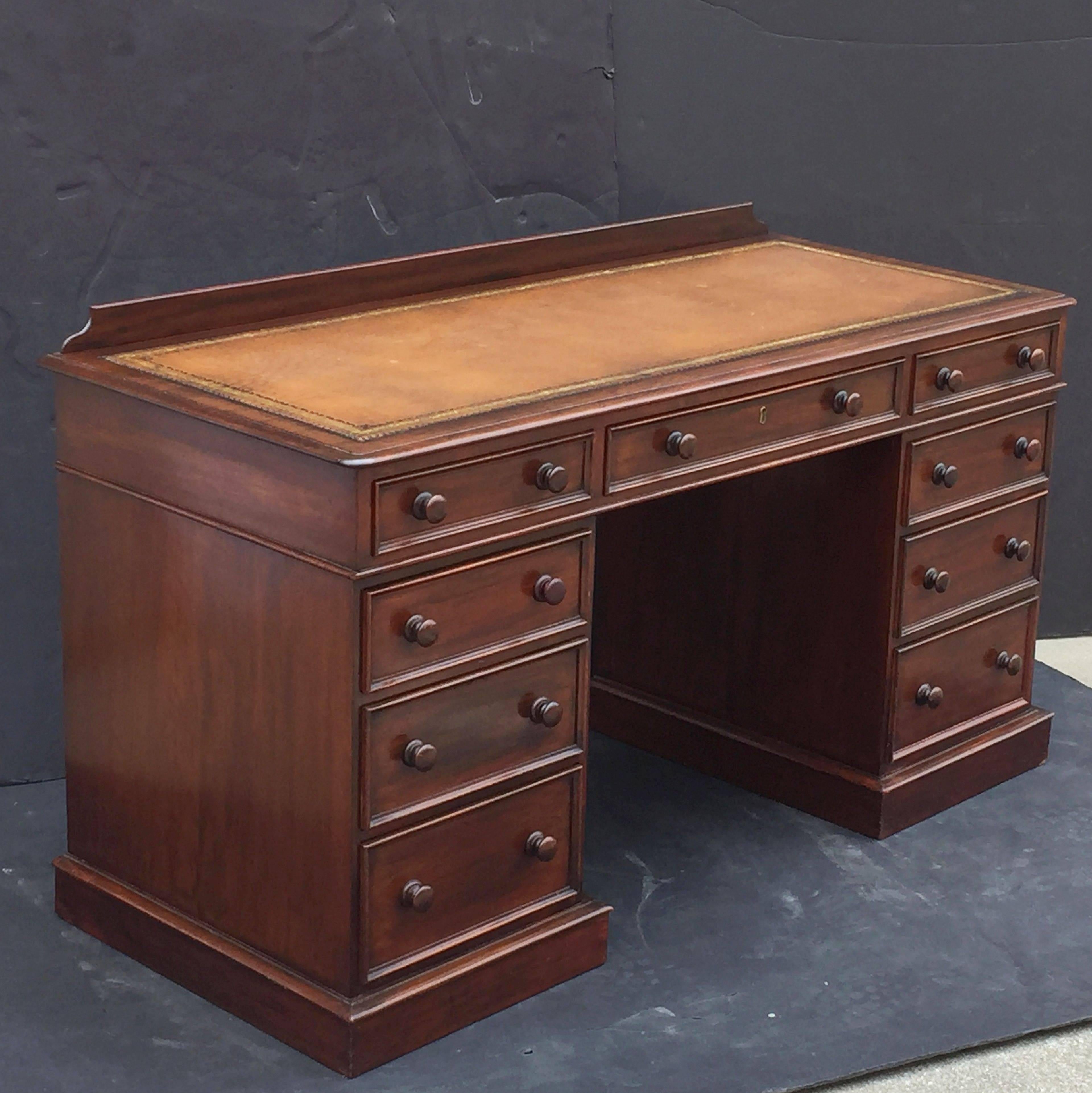 English Pedestal Desk of Mahogany with Embossed Leather Top In Excellent Condition In Austin, TX