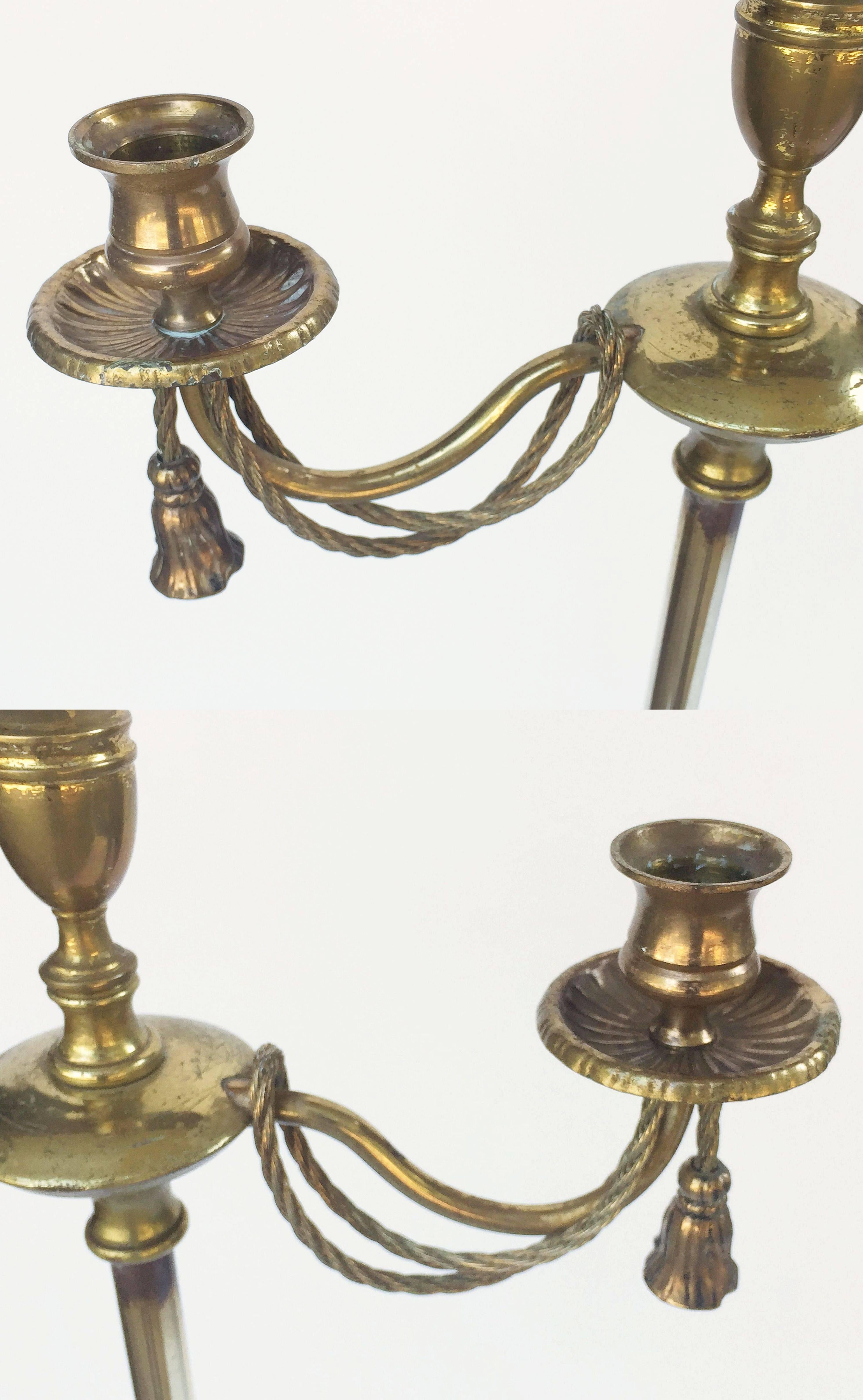 Métal Chandelier ou candélabre de style Régence sur pied en laiton d'Angleterre en vente