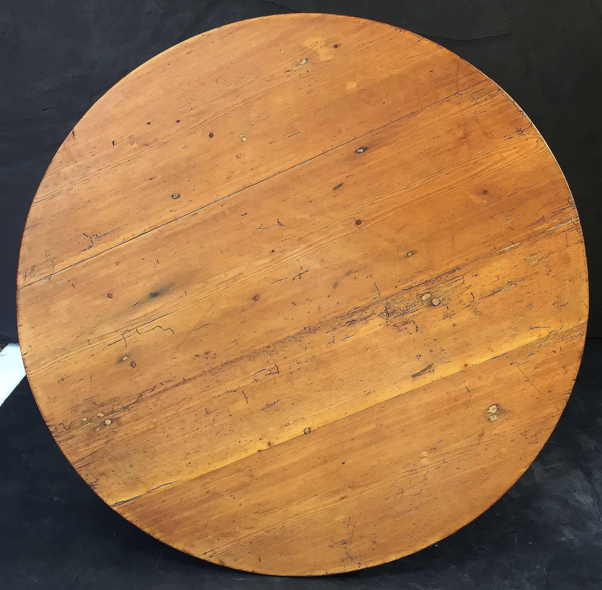 English Cricket Table of Pine from the 19th Century For Sale 1