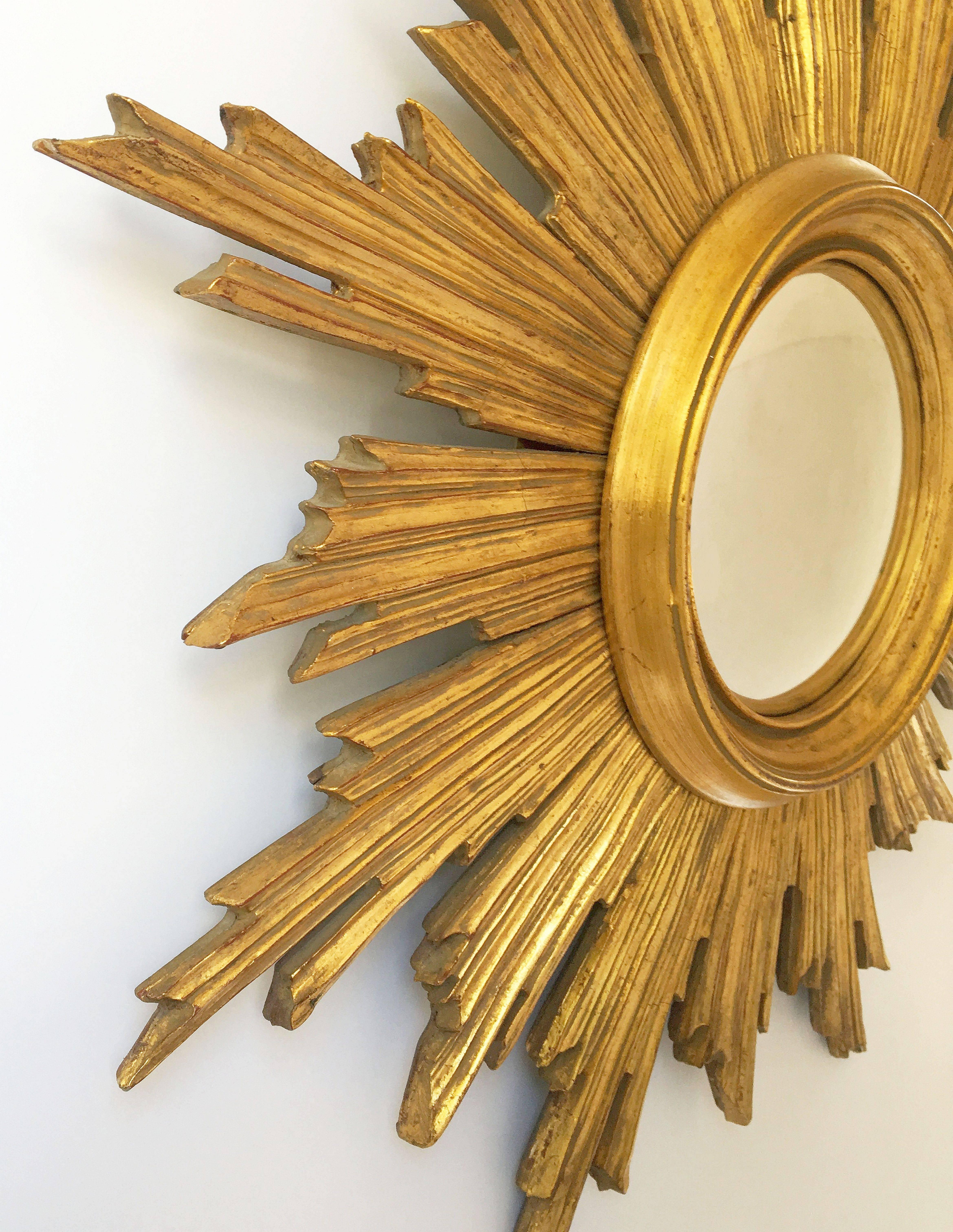 French Gilt Sunburst or Starburst Convex Mirror In Excellent Condition In Austin, TX