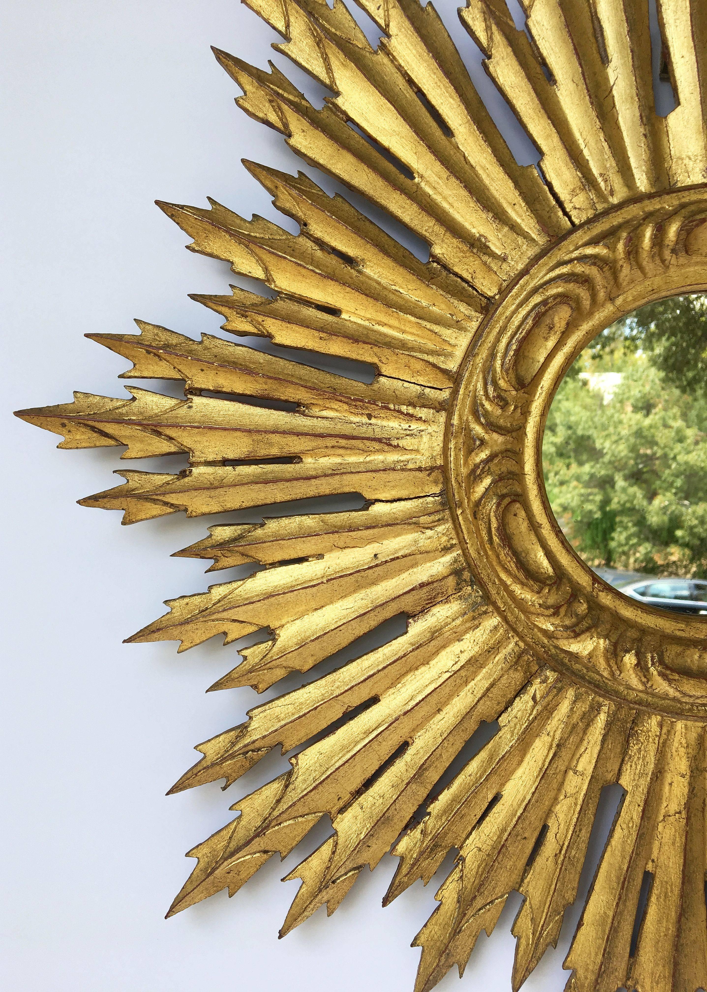 French Gilt Sunburst or Starburst Mirror (Diameter 24) In Excellent Condition In Austin, TX