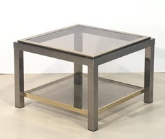 Italienischer quadratischer niedriger italienischer Tisch aus Messing, Chrom und Rauchglas von Zevi