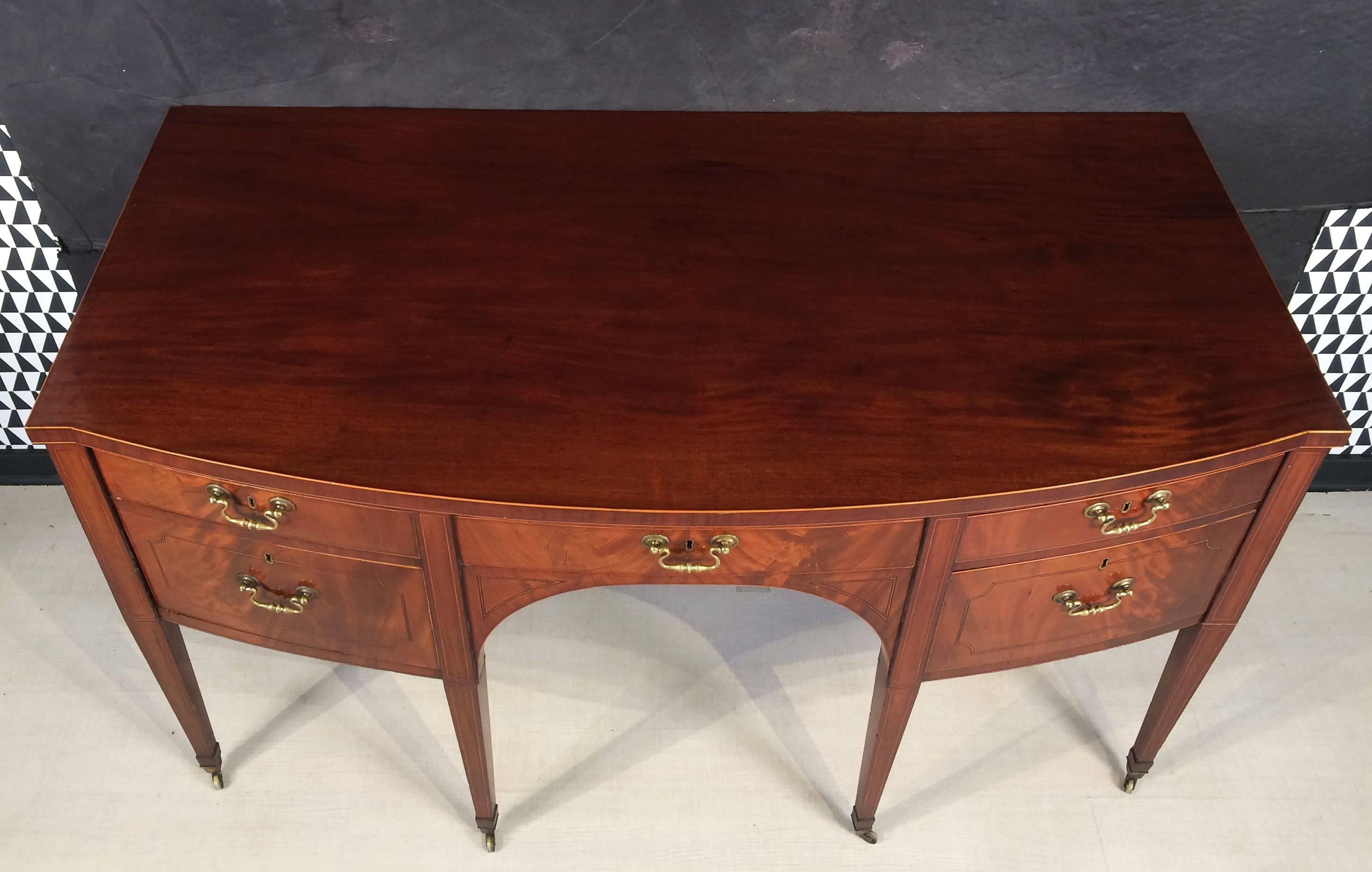 English Sideboard Console of Inlaid Flame Mahogany from the Regency Period In Good Condition For Sale In Austin, TX