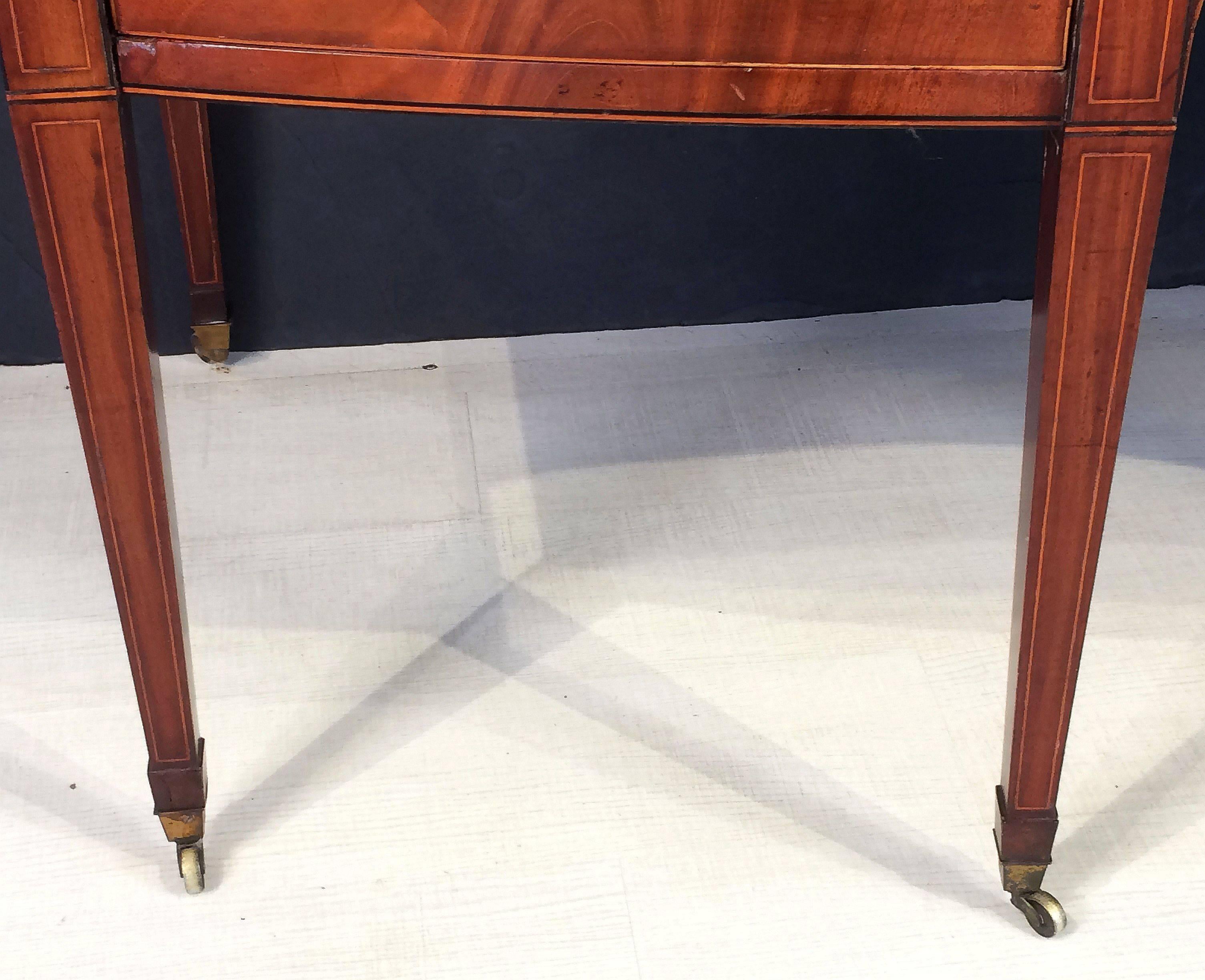 English Sideboard Console of Inlaid Flame Mahogany from the Regency Period For Sale 3