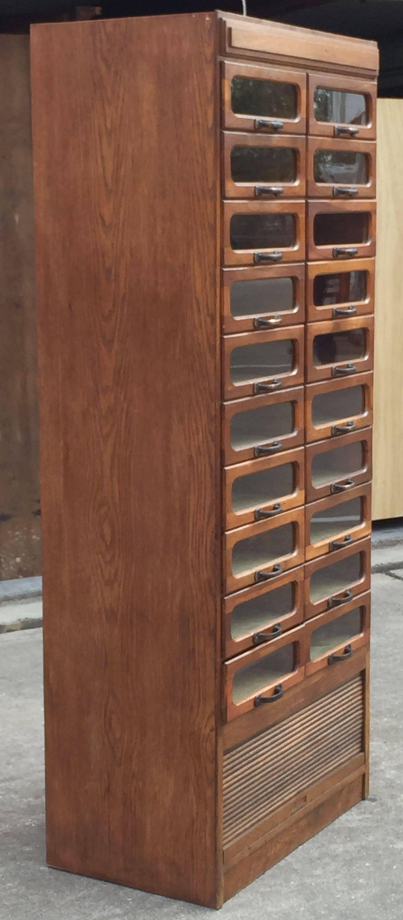 Anglais Grande armoire anglaise Haberdasher