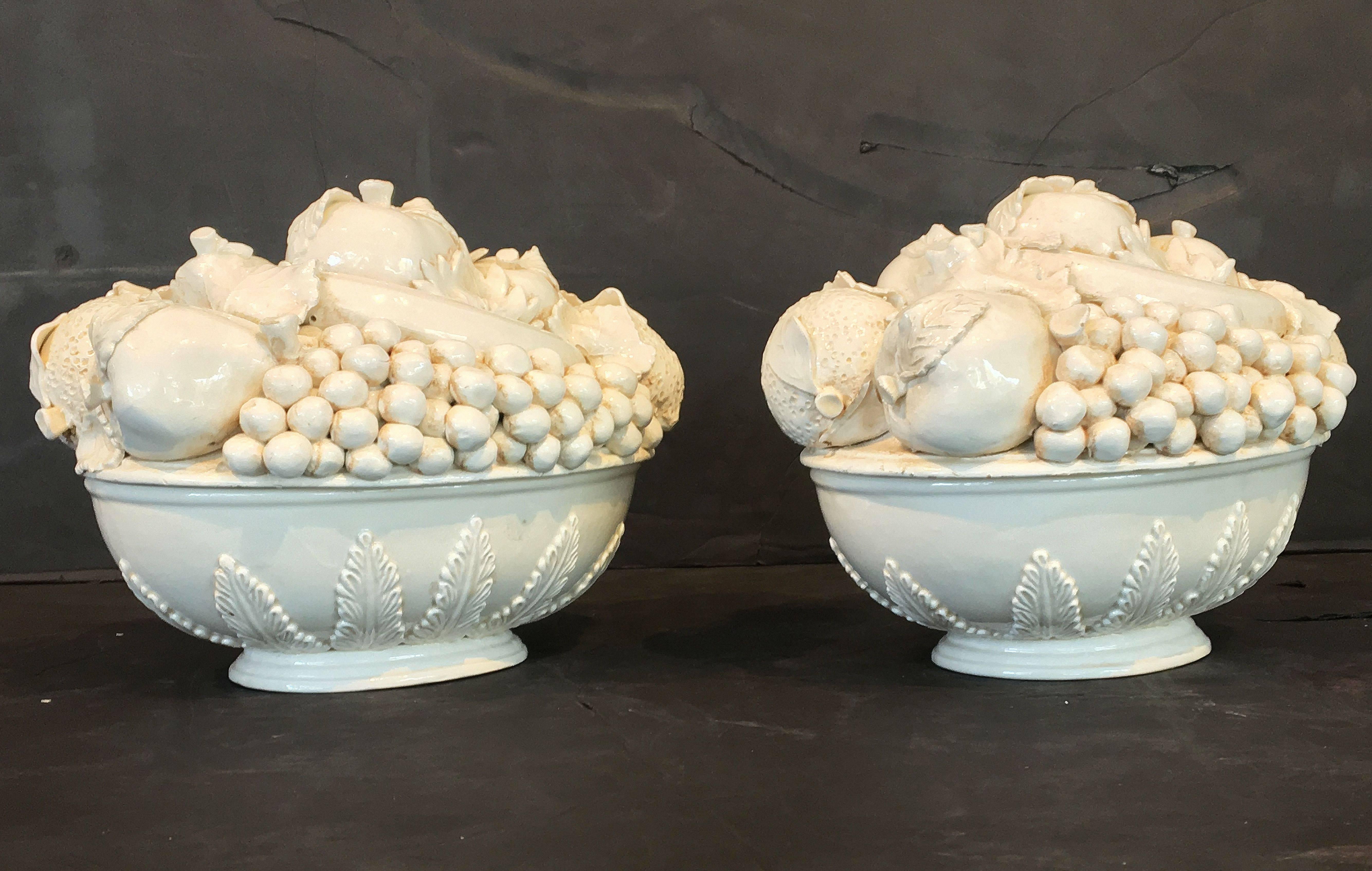 Pair of Italian Fruit Bowls with Lids In Excellent Condition In Austin, TX