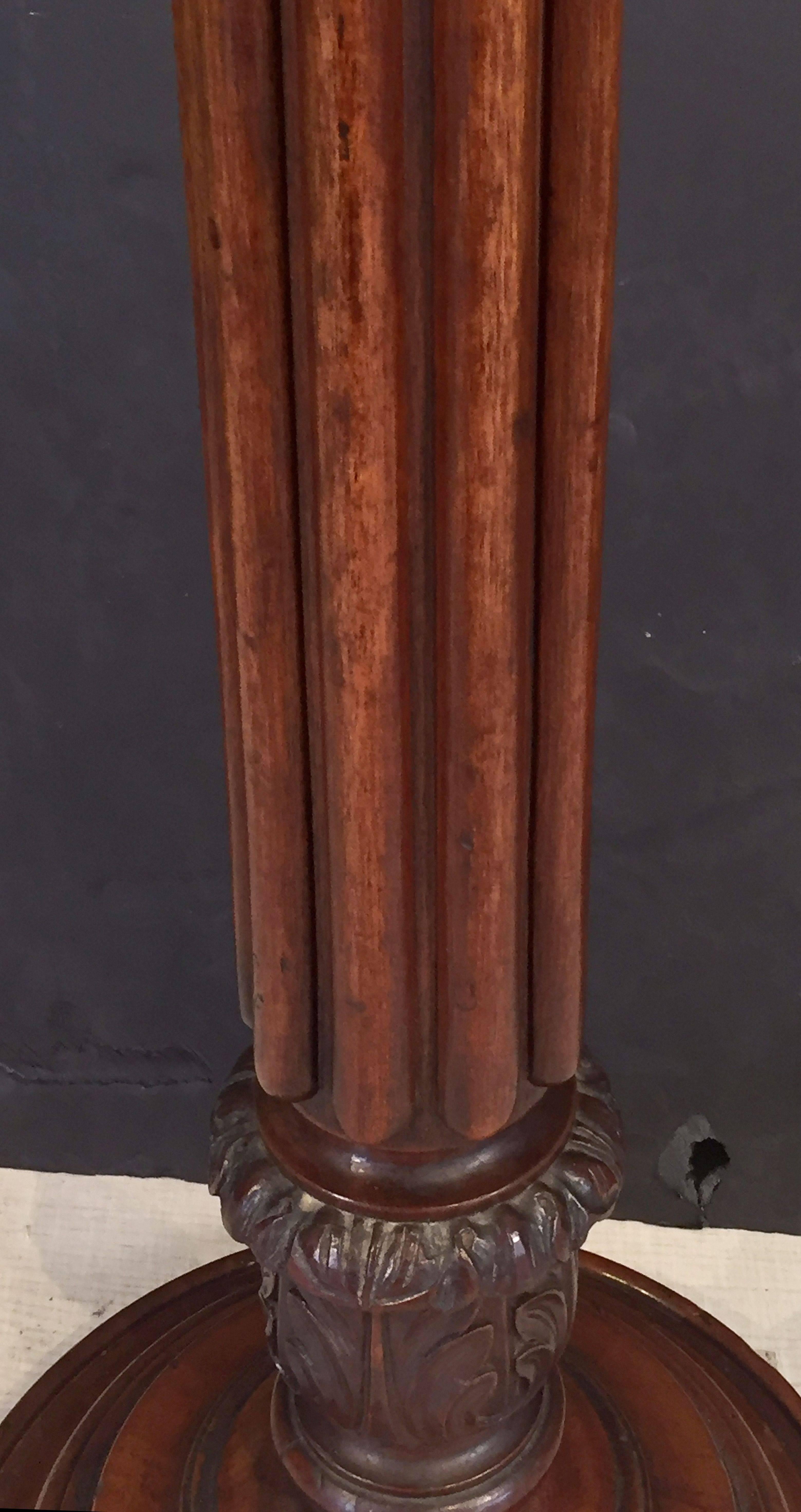 Torchère Pedestal Stand aus gedrechseltem Mahagoni aus England (H 57) (Holz) im Angebot
