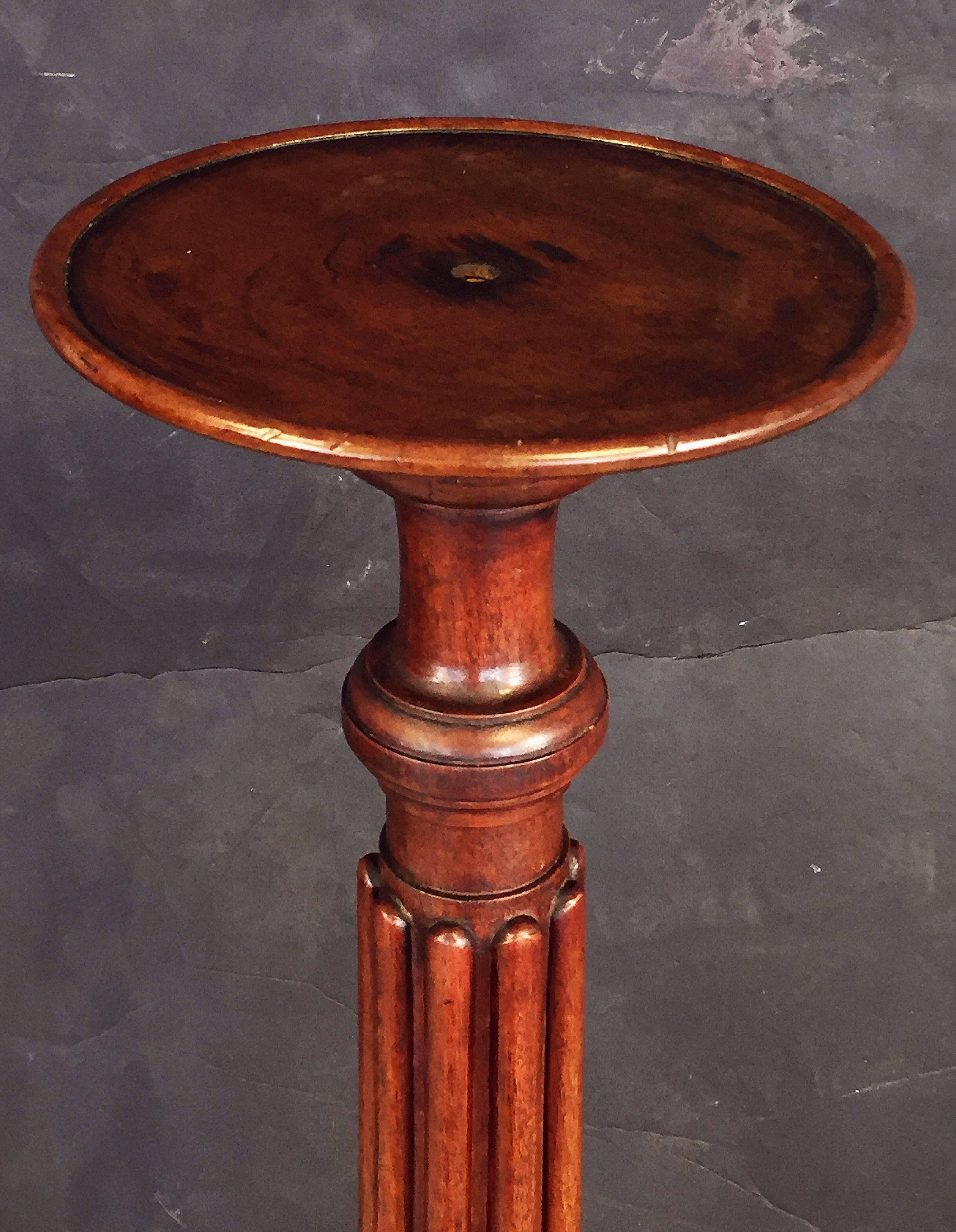Torchère Pedestal Stand of Turned Mahogany from England (H 57) In Good Condition For Sale In Austin, TX