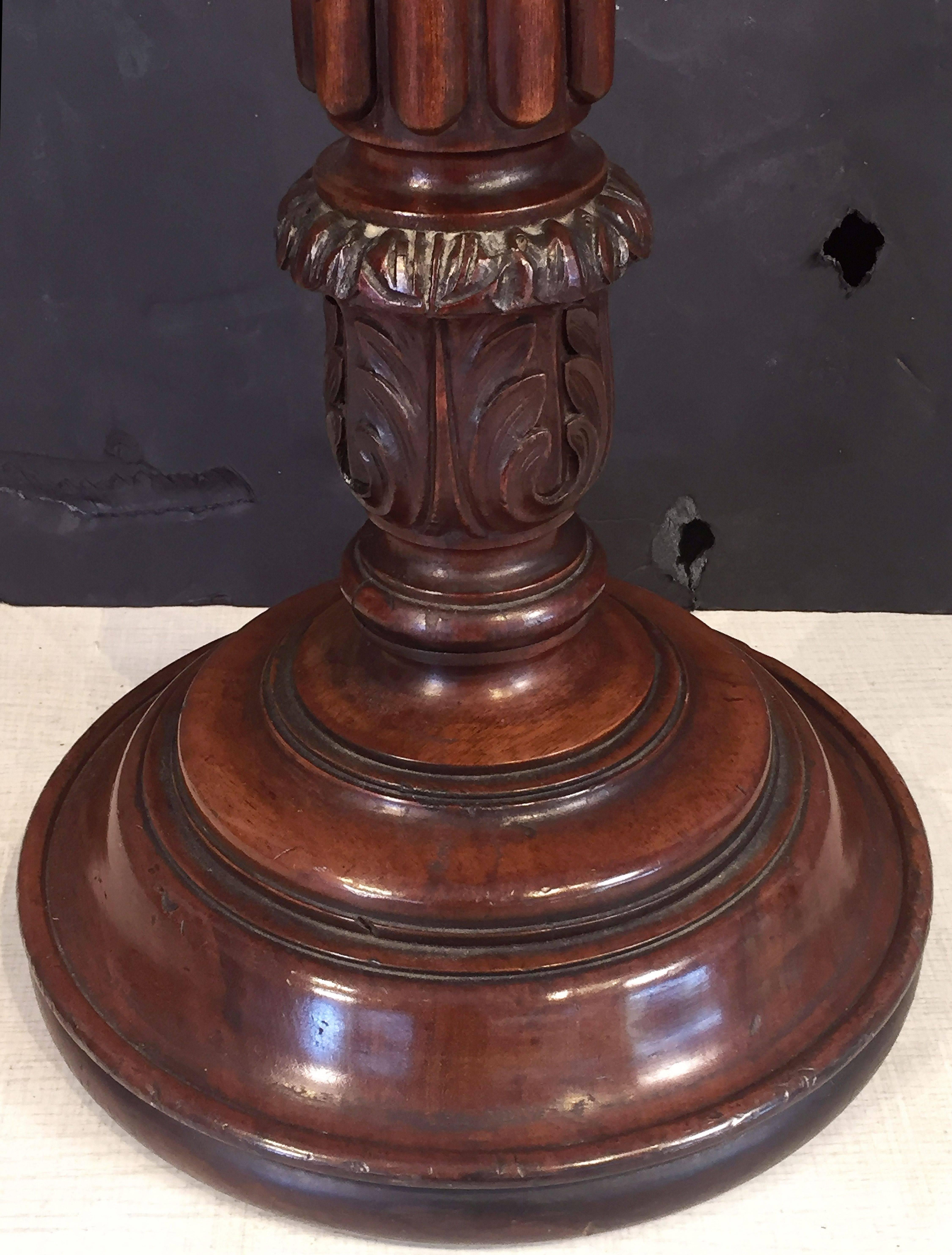 Torchère Pedestal Stand of Turned Mahogany from England (H 57) For Sale 2