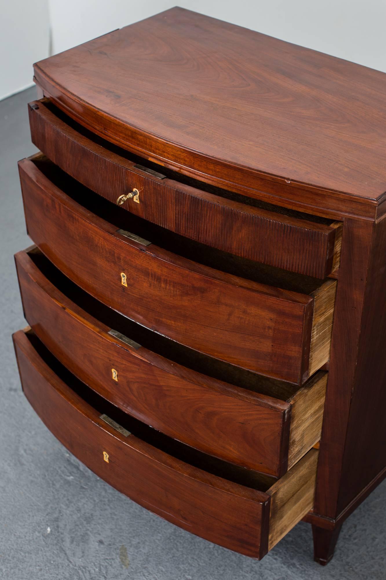 Chest of Drawers Smaller Danish Neoclassical 1790-1810 Mahogany Denmark In Good Condition In New York, NY