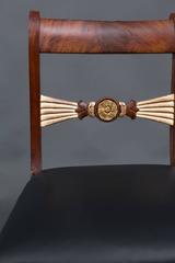 Set di 6 sedie da pranzo inglesi in mogano e pelle nera del XIX secolo Inghilterra