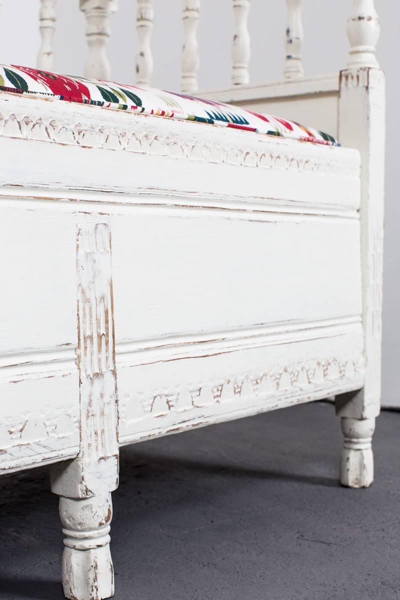 Sofa Swedish Gustavian 19th Century White Painted Sweden In Good Condition In New York, NY